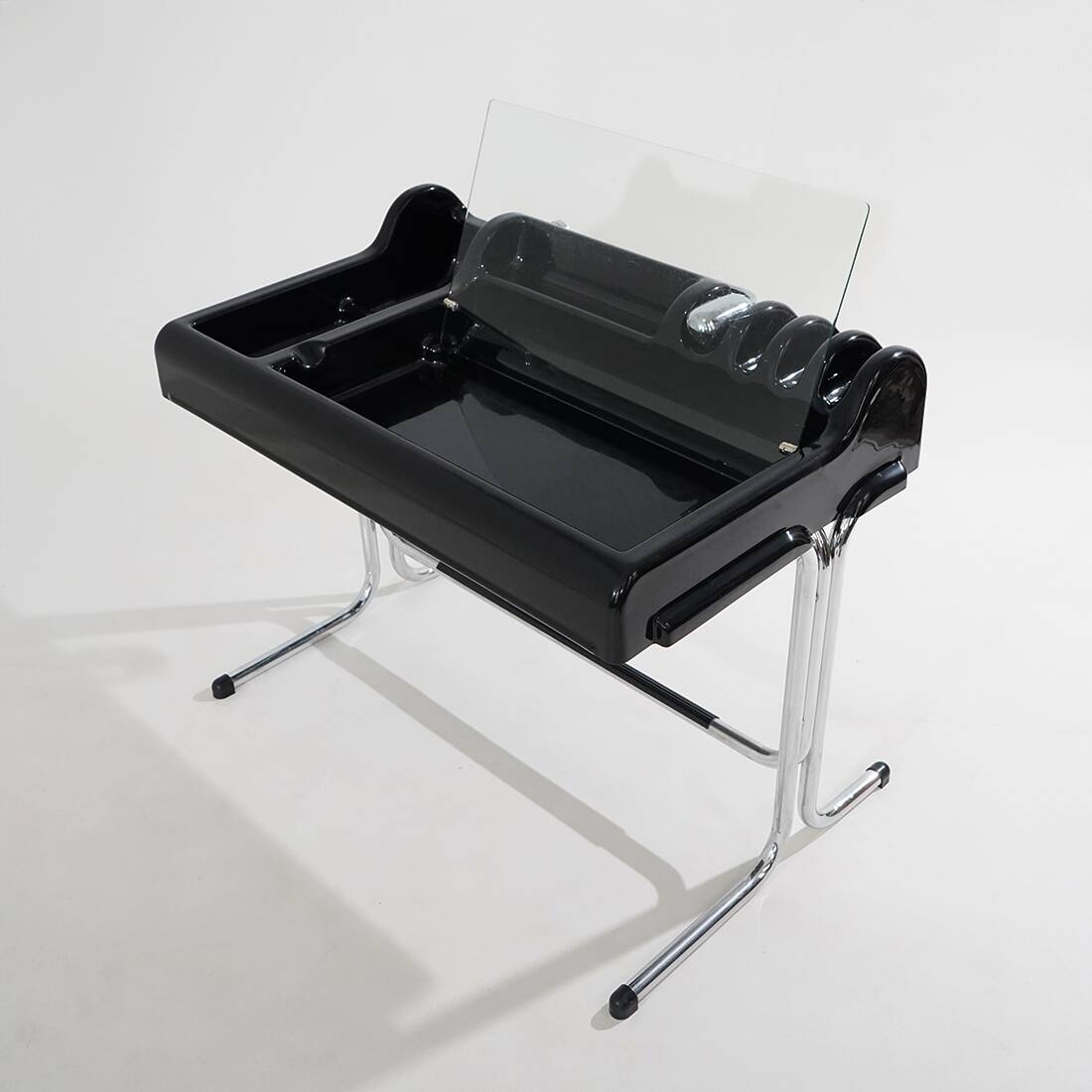 Desk with lamp by Vittorio Parigi and Nani Prina for Molteni, 1970s