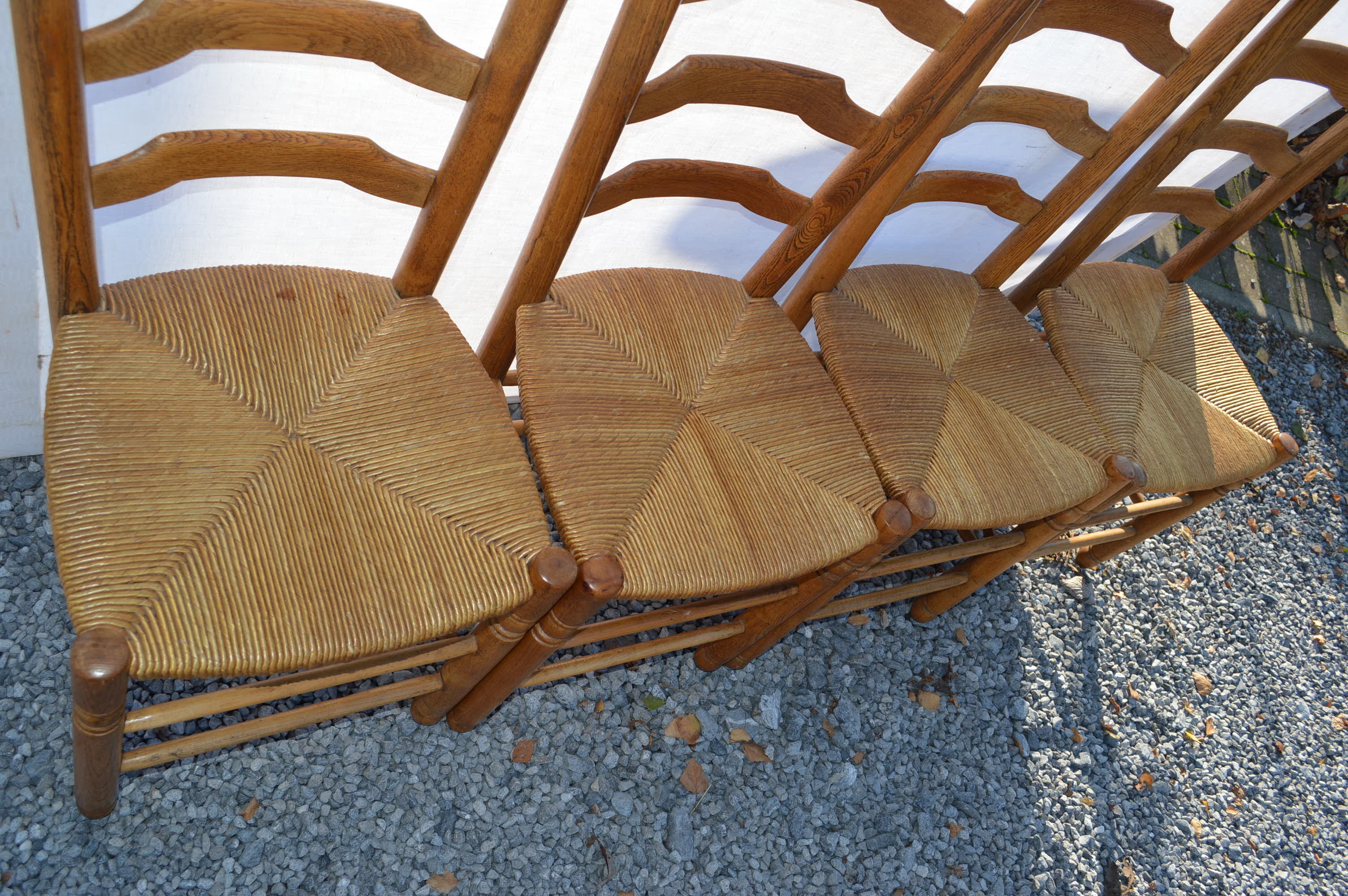 Ensemble de 4 chaises à hauts dossiers en chêne