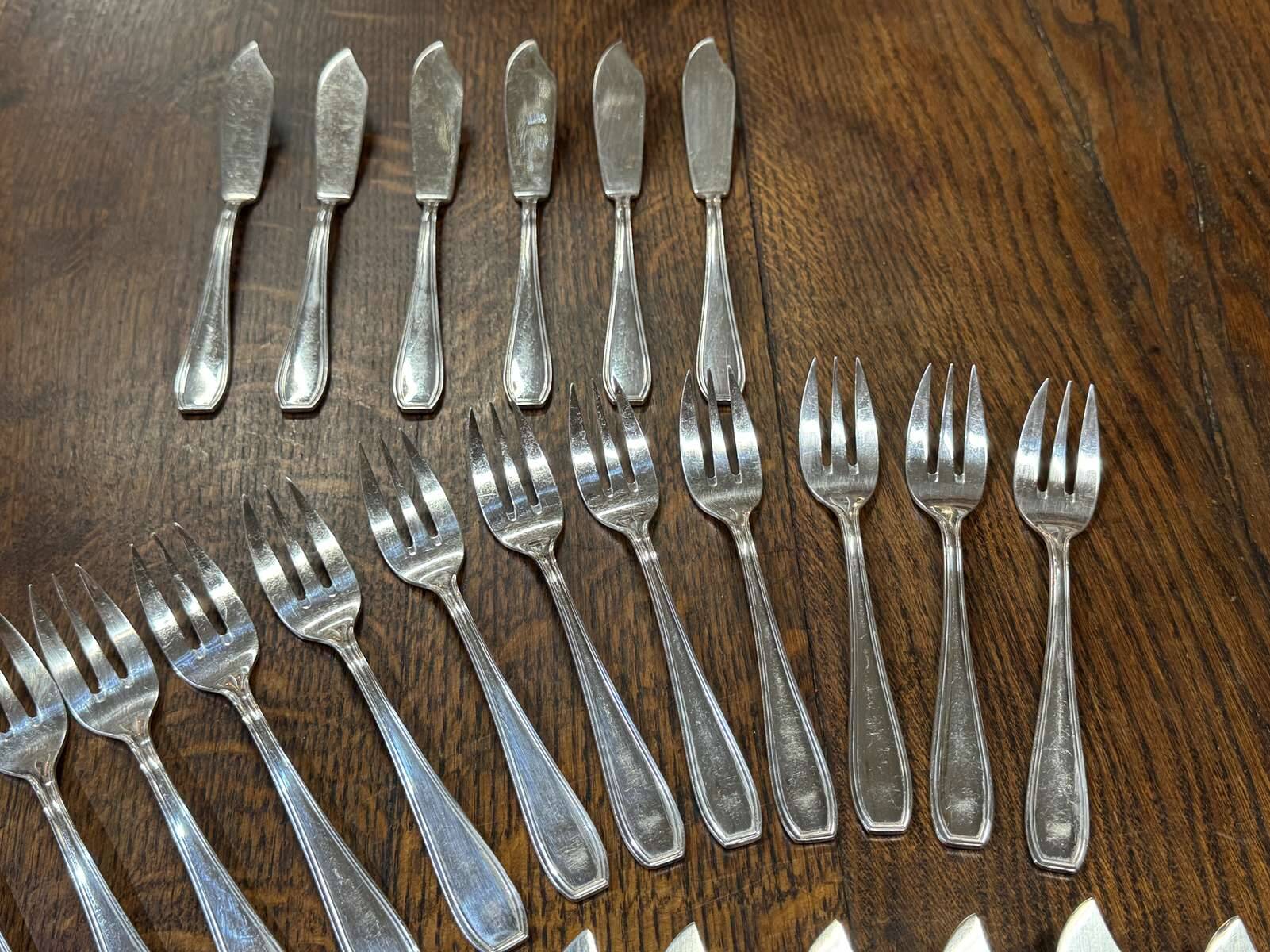 Set of 12 fish knives + 12 fish forks in silver-plated metal