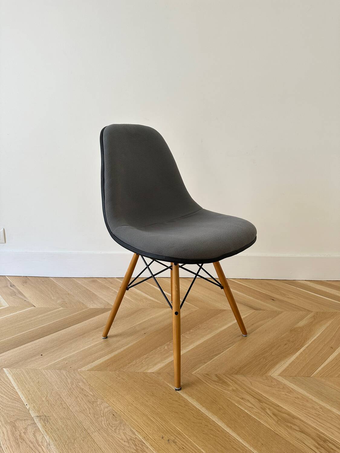 Eames Plastic Chair DSW - Upholstered Chair