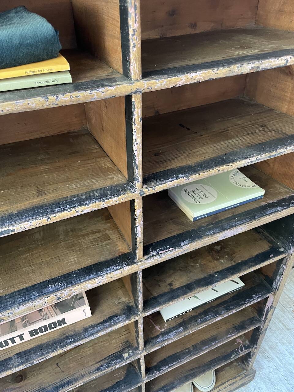 XL 1900 bookcase shelf