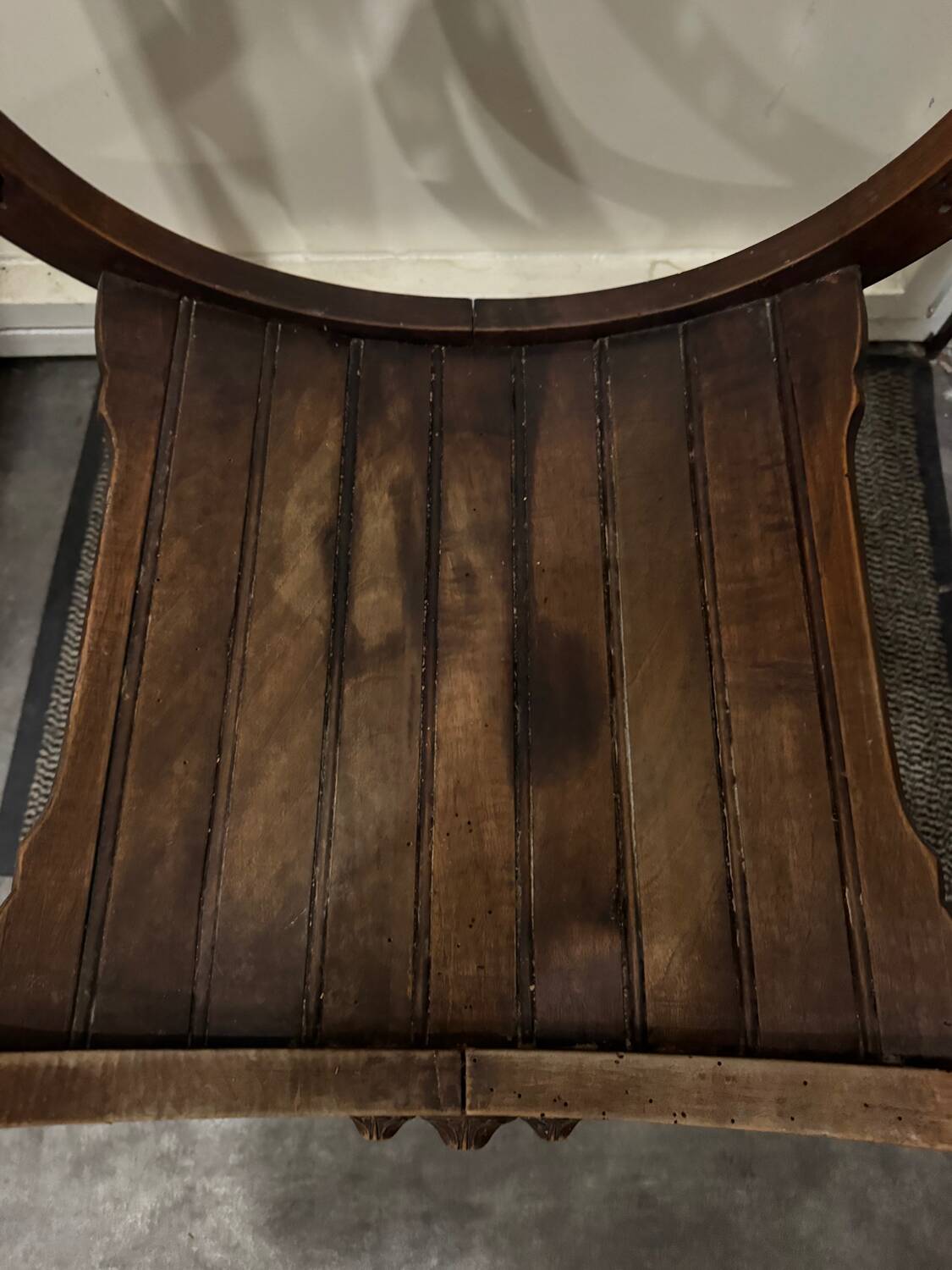 Curule Dagobert armchair in walnut