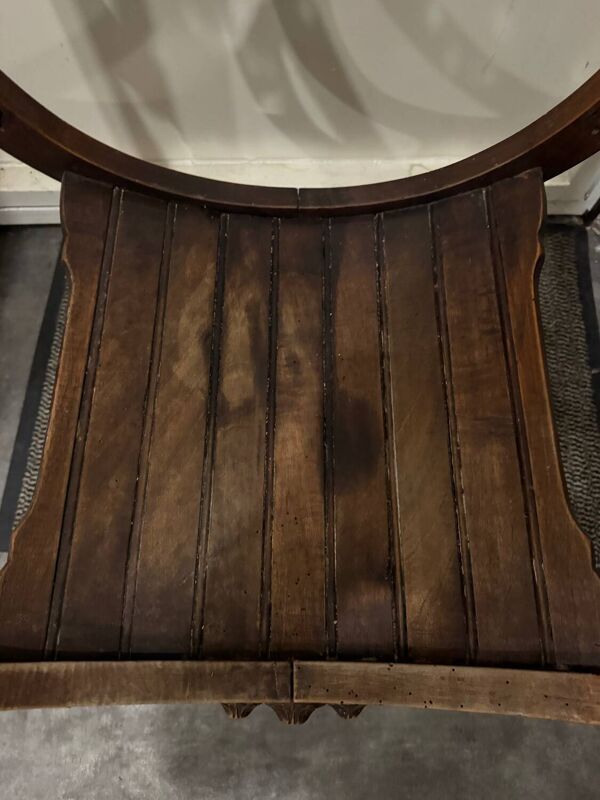 Fauteuil Dagobert curule en noyer