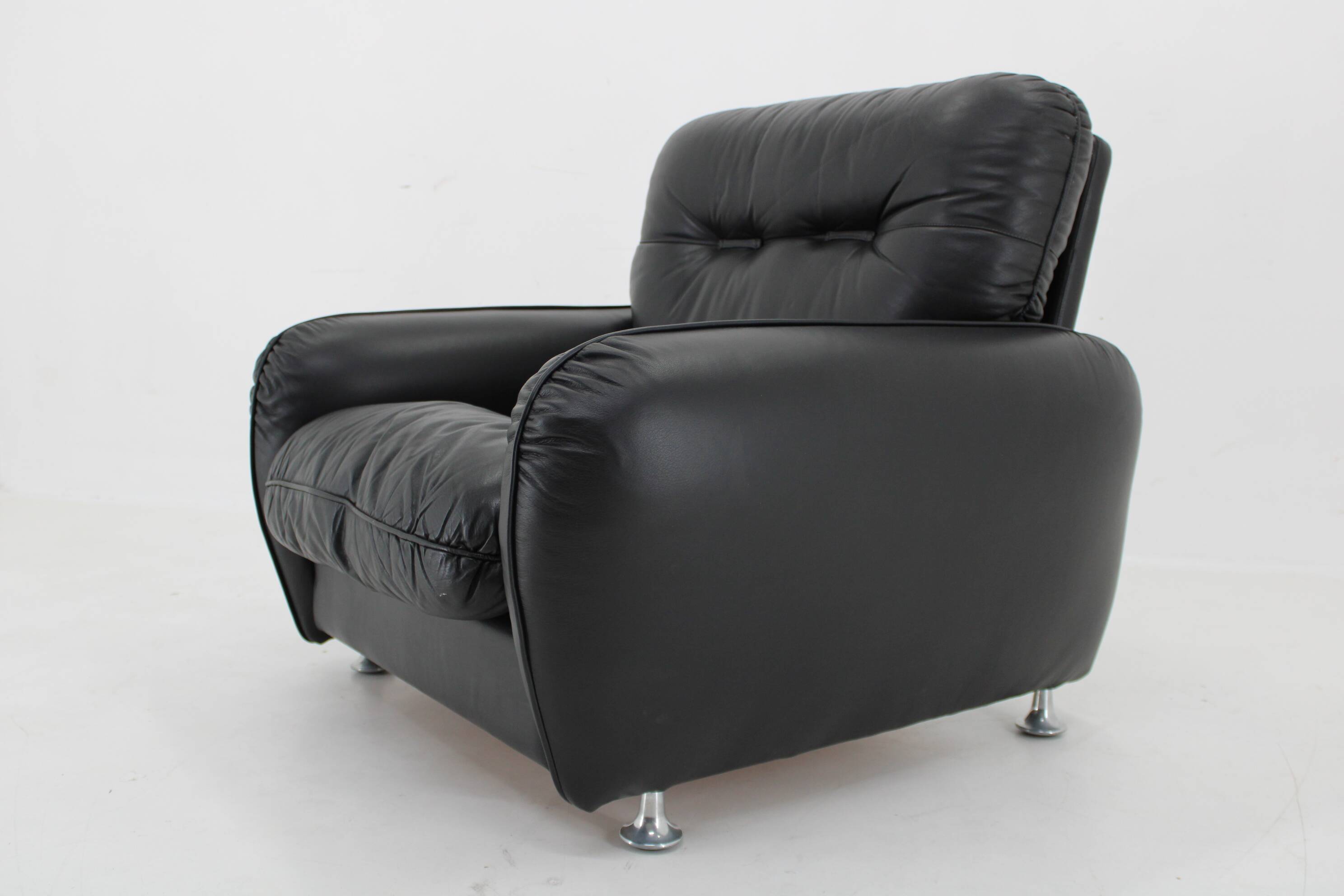 1970s Armchair in Black Leather, Italy