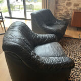 Pair of black leather armchairs from the 80s