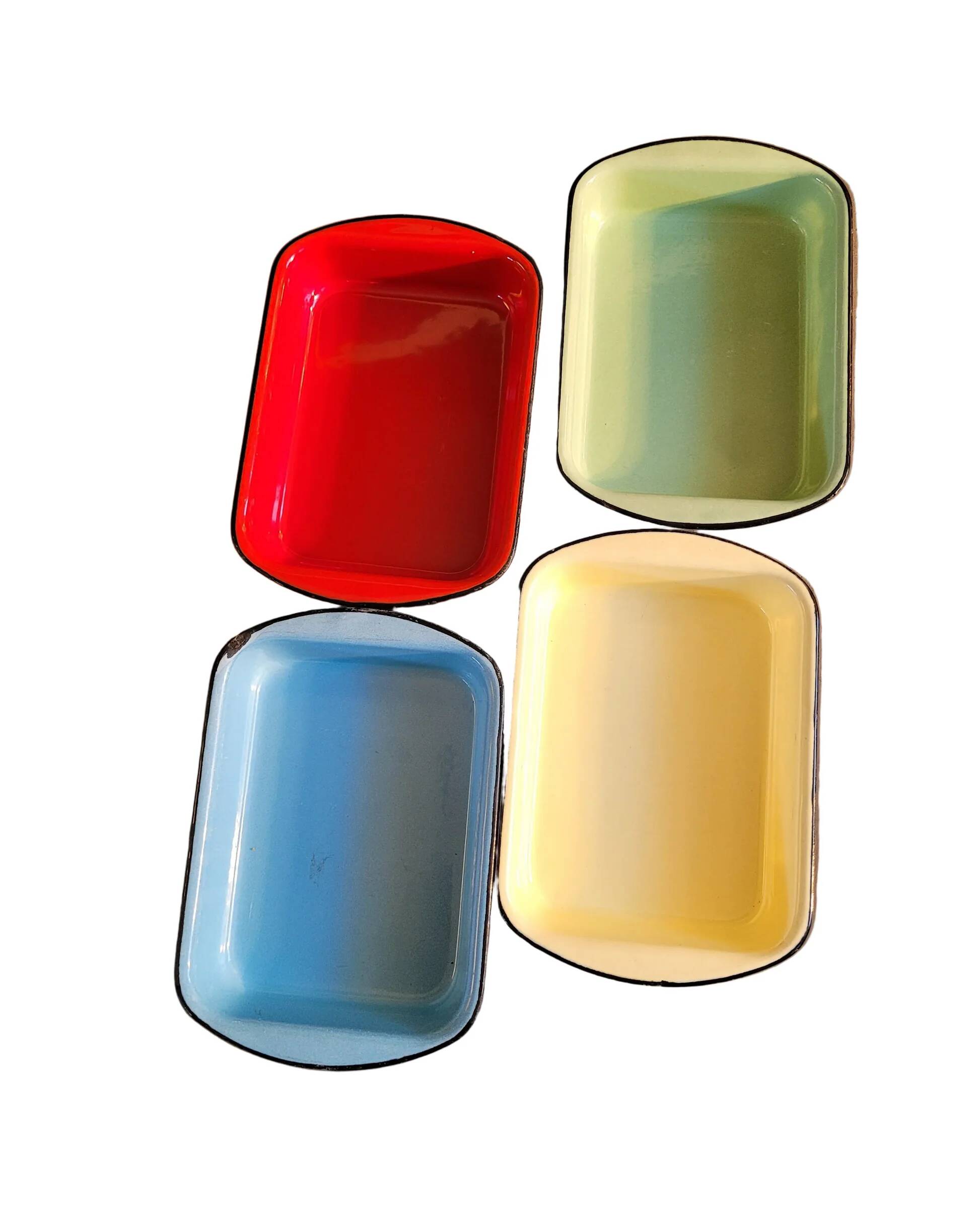 Lot de 4 raviers / plats en fonte émaillée