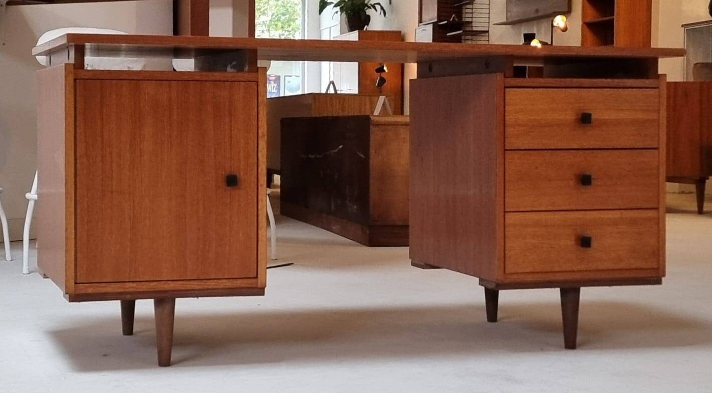 Bureau du milieu du siècle