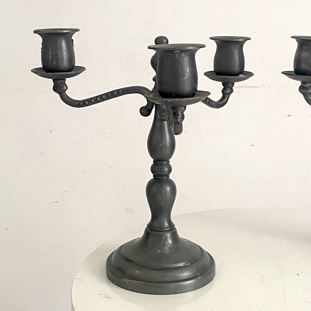 Paire de chandeliers en étain