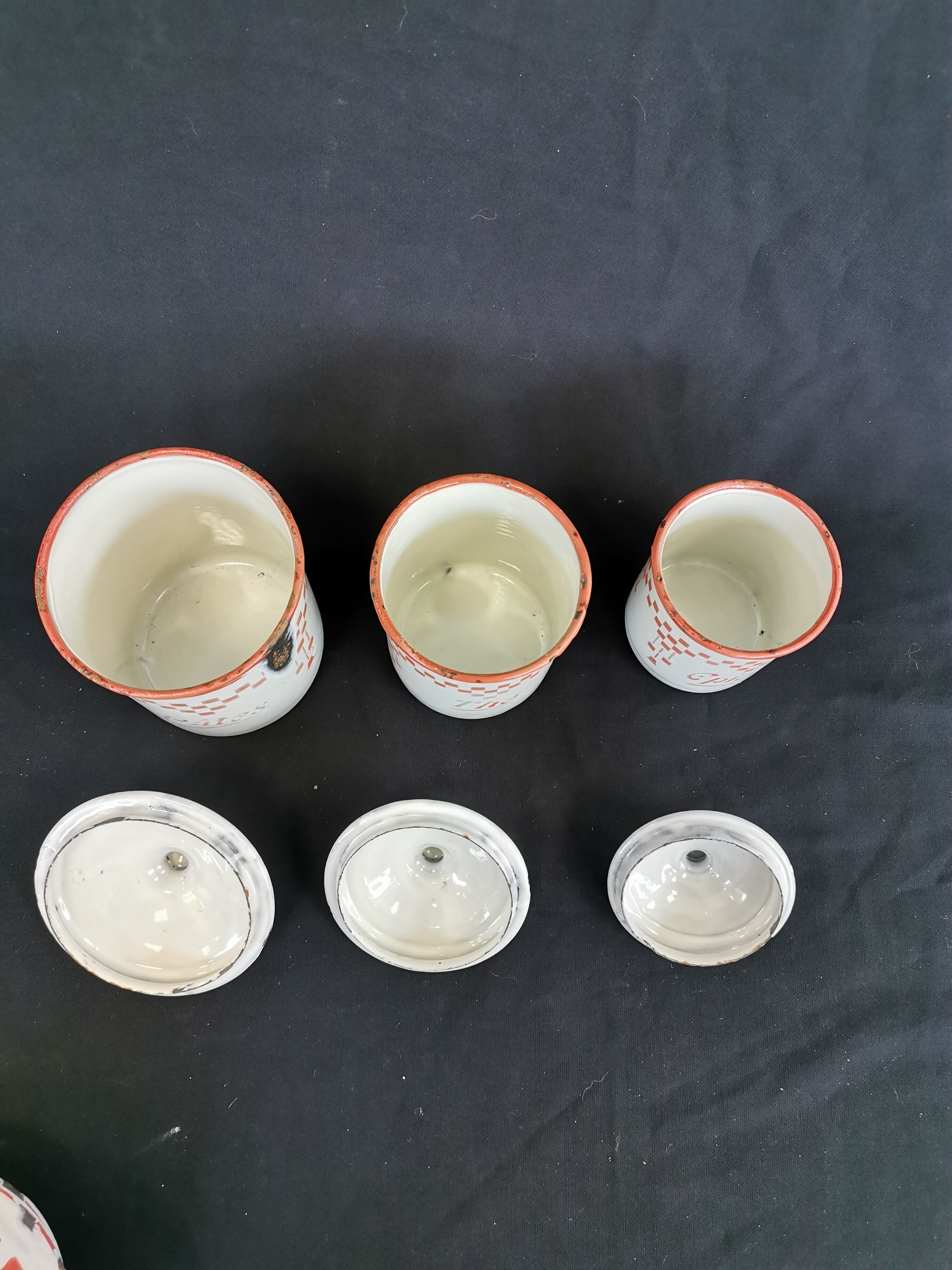 Spice pots