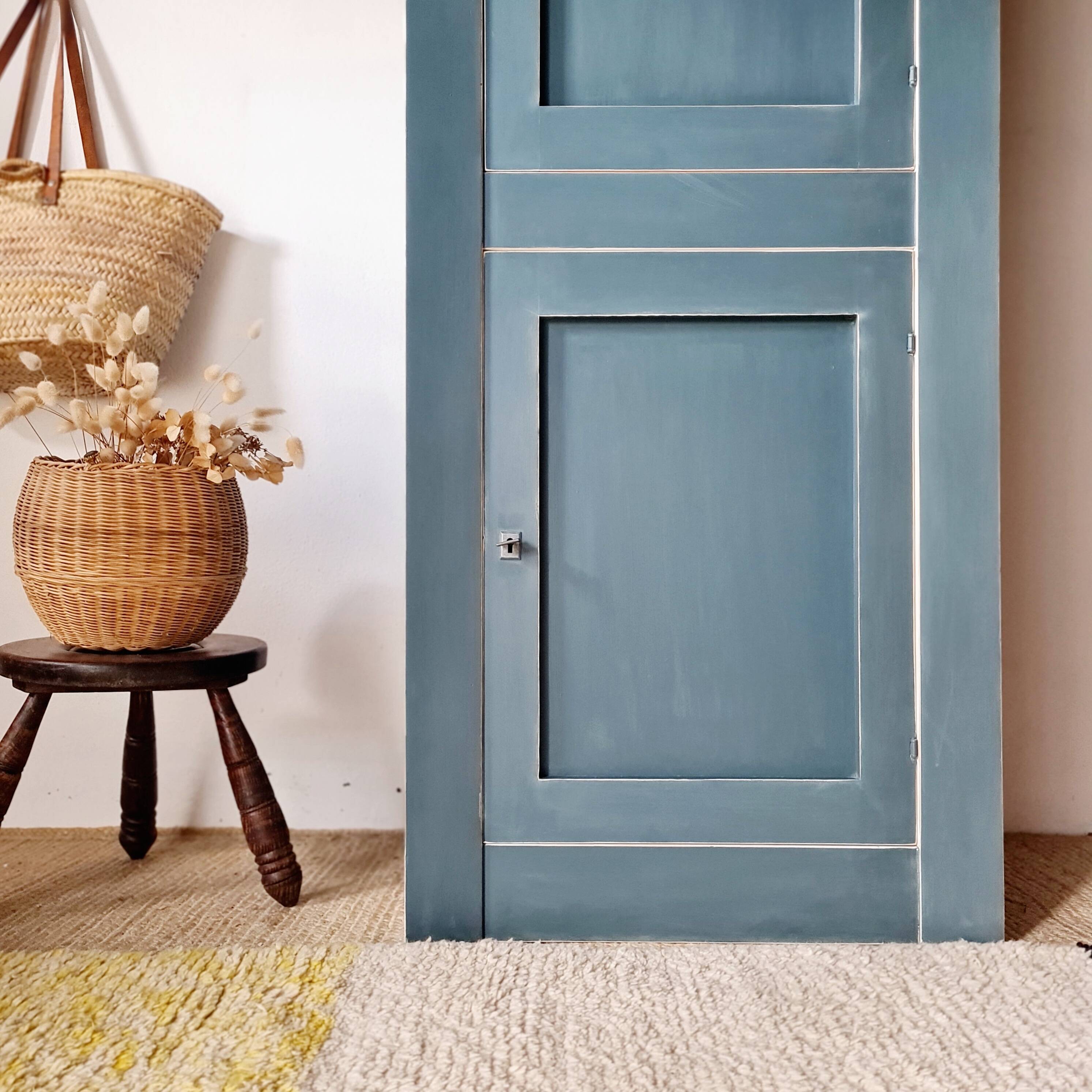 Armoire type parisienne haute étroite – Bleu Paon & Intérieur crème