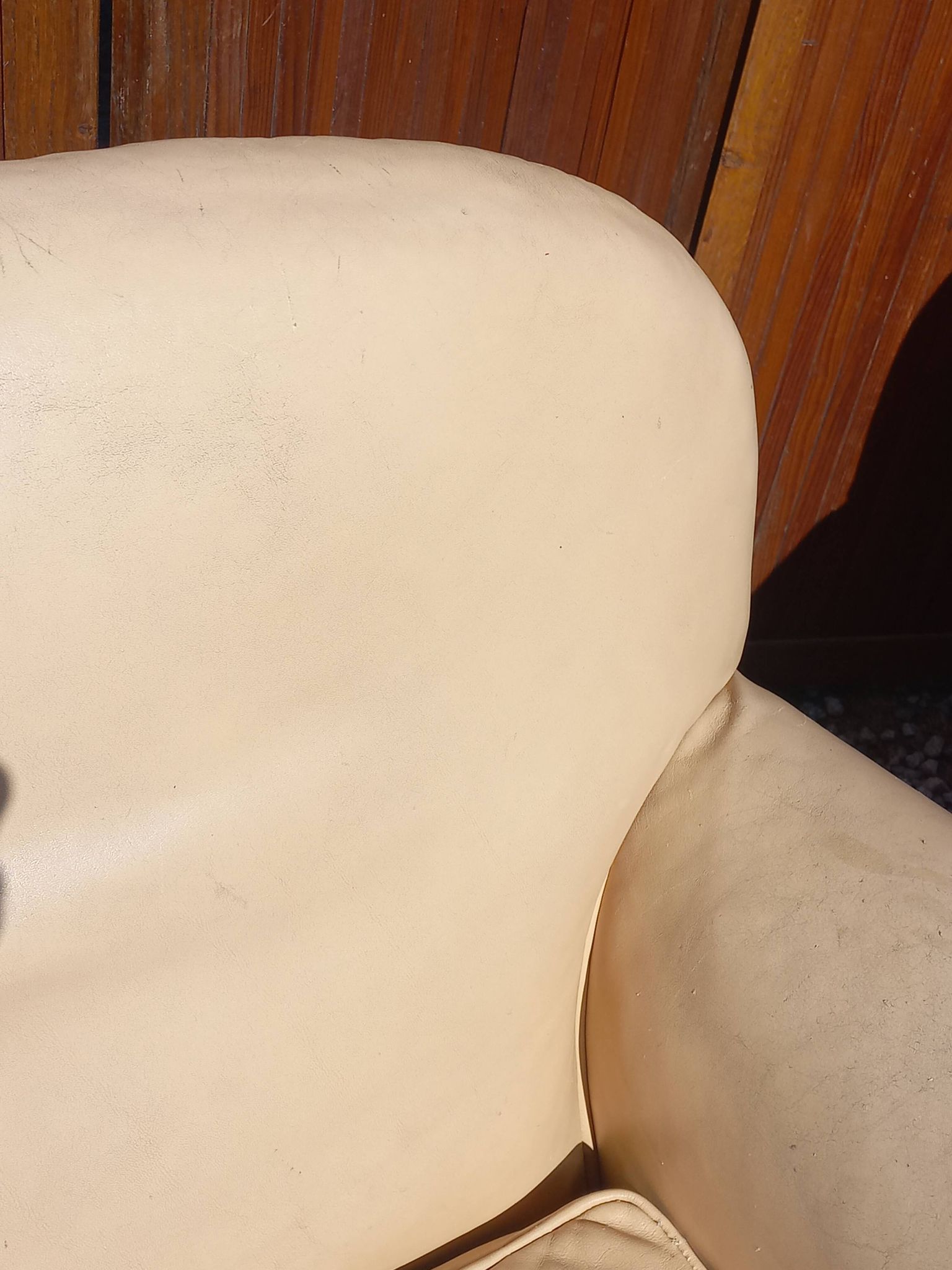 Pair of 1930s club armchairs in ivory leather.