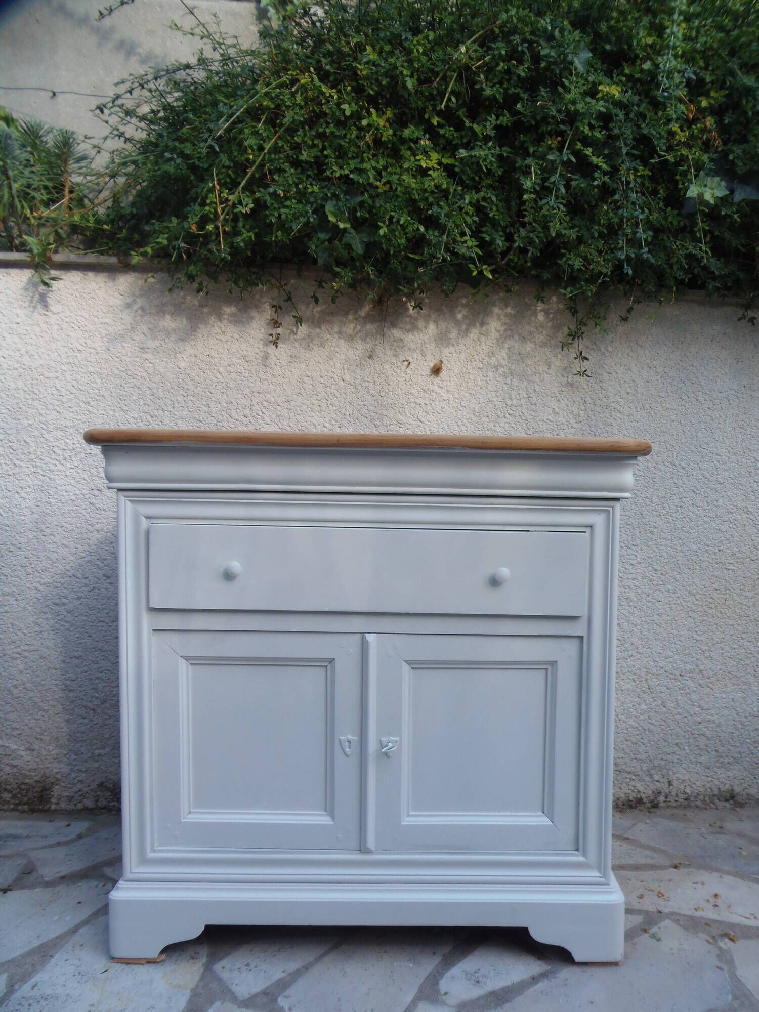 Buffet style Louis-Philippe in cherry wood – pearl grey & natural wood.