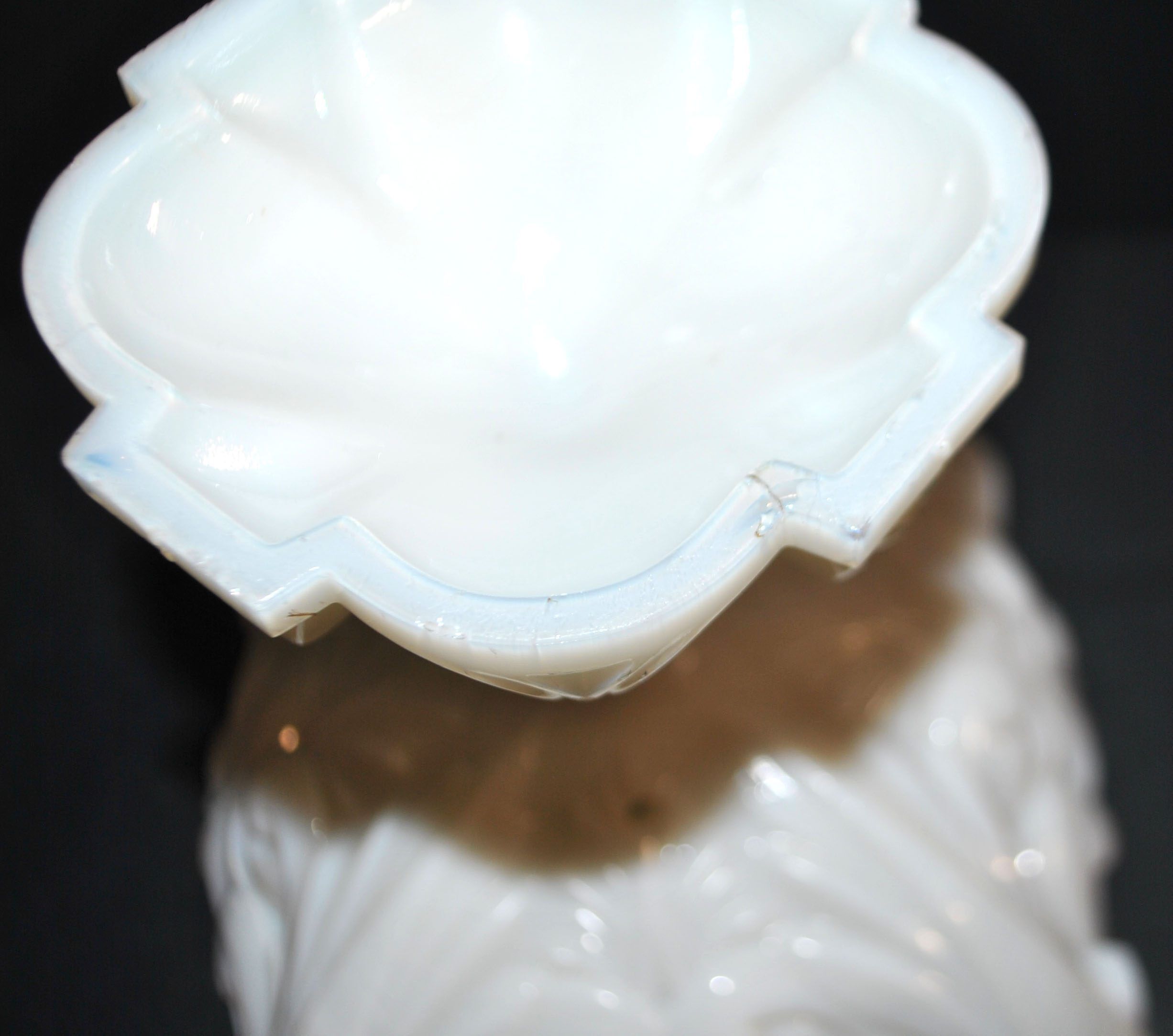 Opaline de Vallerysthal chalice cup Art Nouveau 1910 white opaline H16cm
