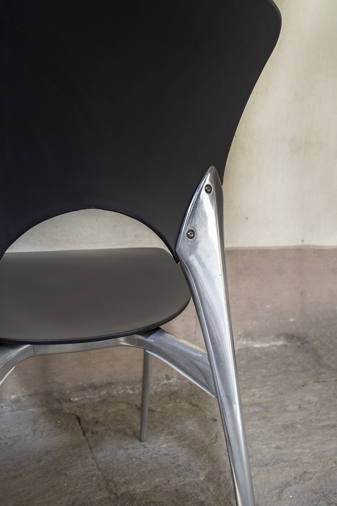 2 chaises empilablse Silla par Josep Llusca pour Driade Italia Année 1995