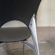2 chaises empilablse Silla par Josep Llusca pour Driade Italia Année 1995