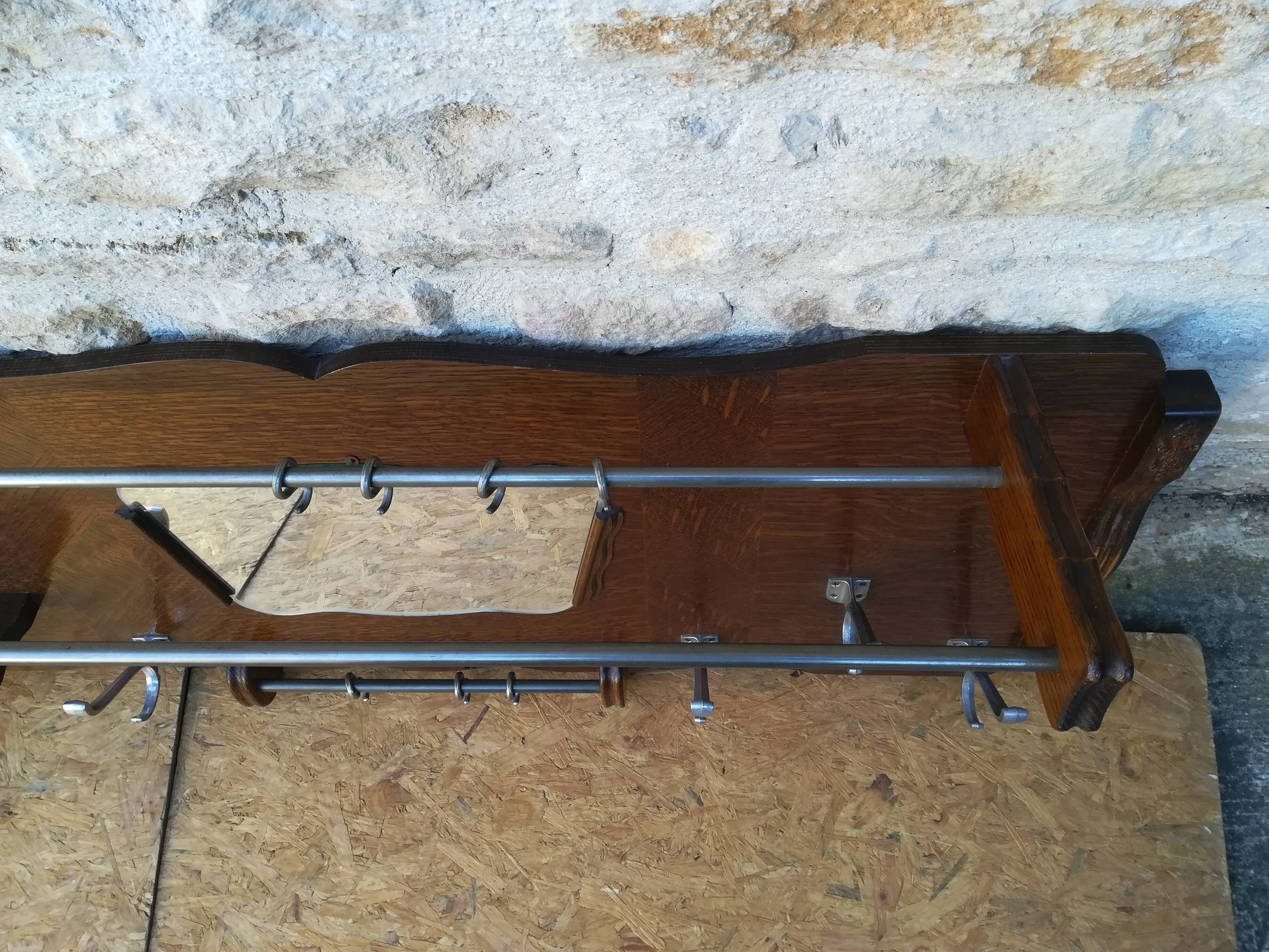 Patère wall-coated coat