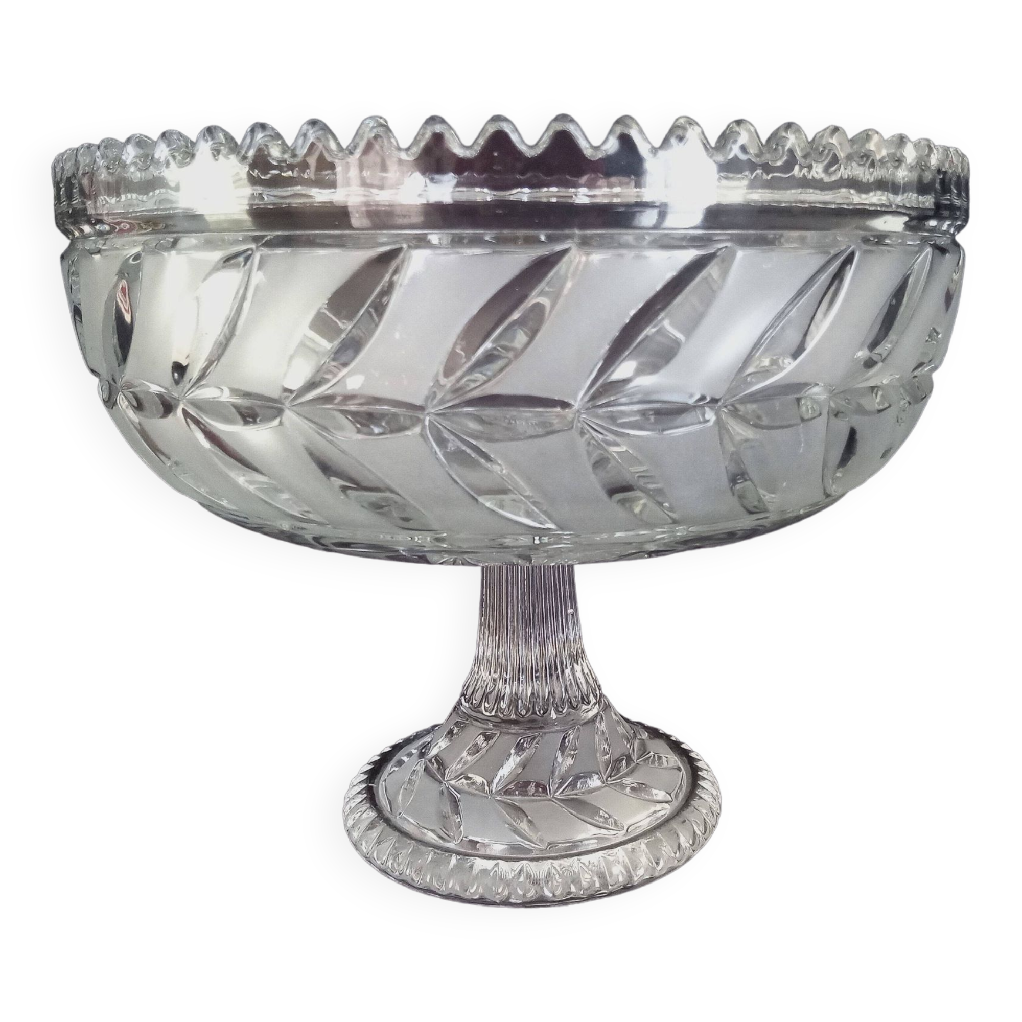 Centerpiece (or fruit bowl) on a cut crystal stand
