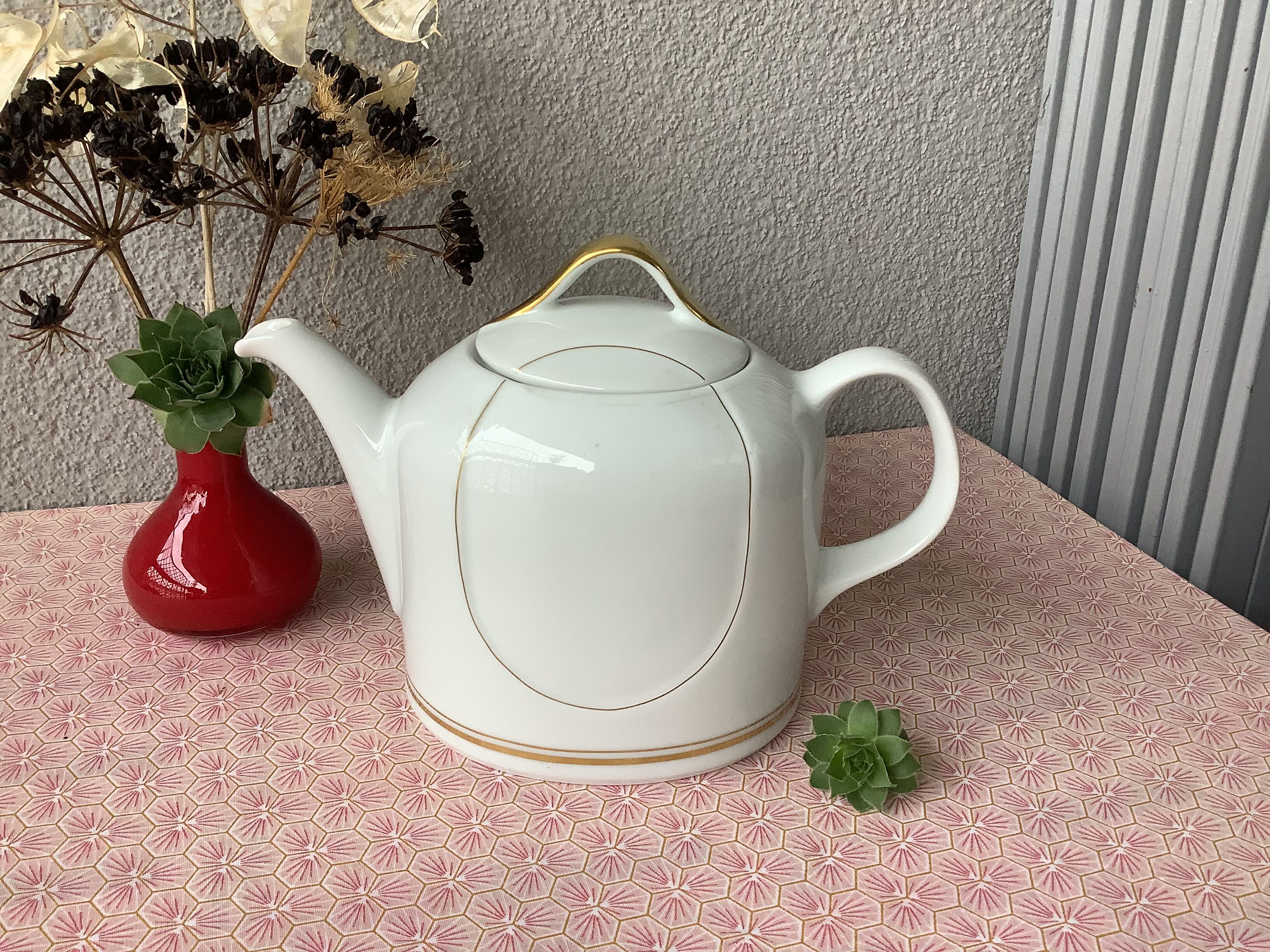 Porcelain teapot Eschenbach Bavaria-Germany
