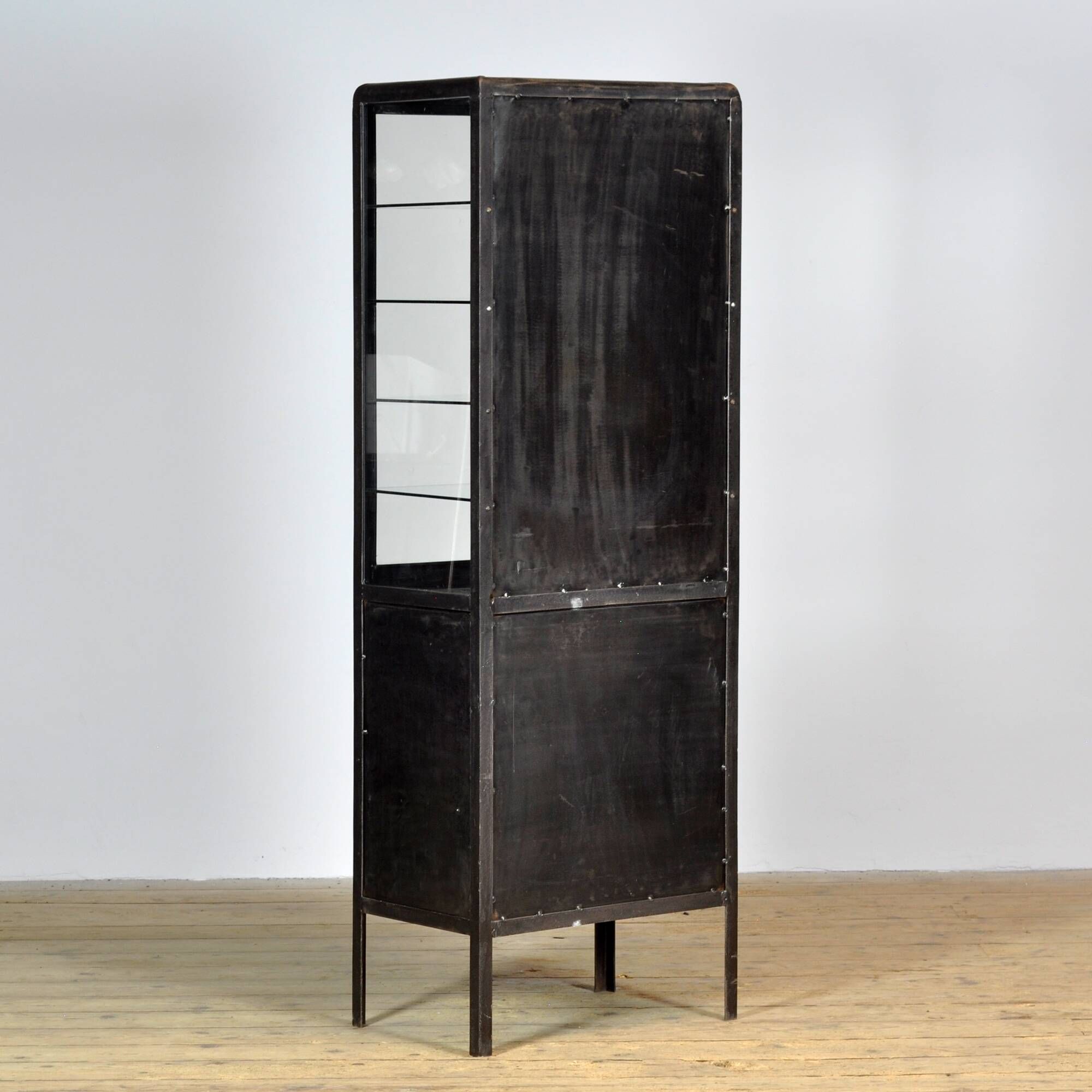 Cabinet de médecine en fer poli, années 1950