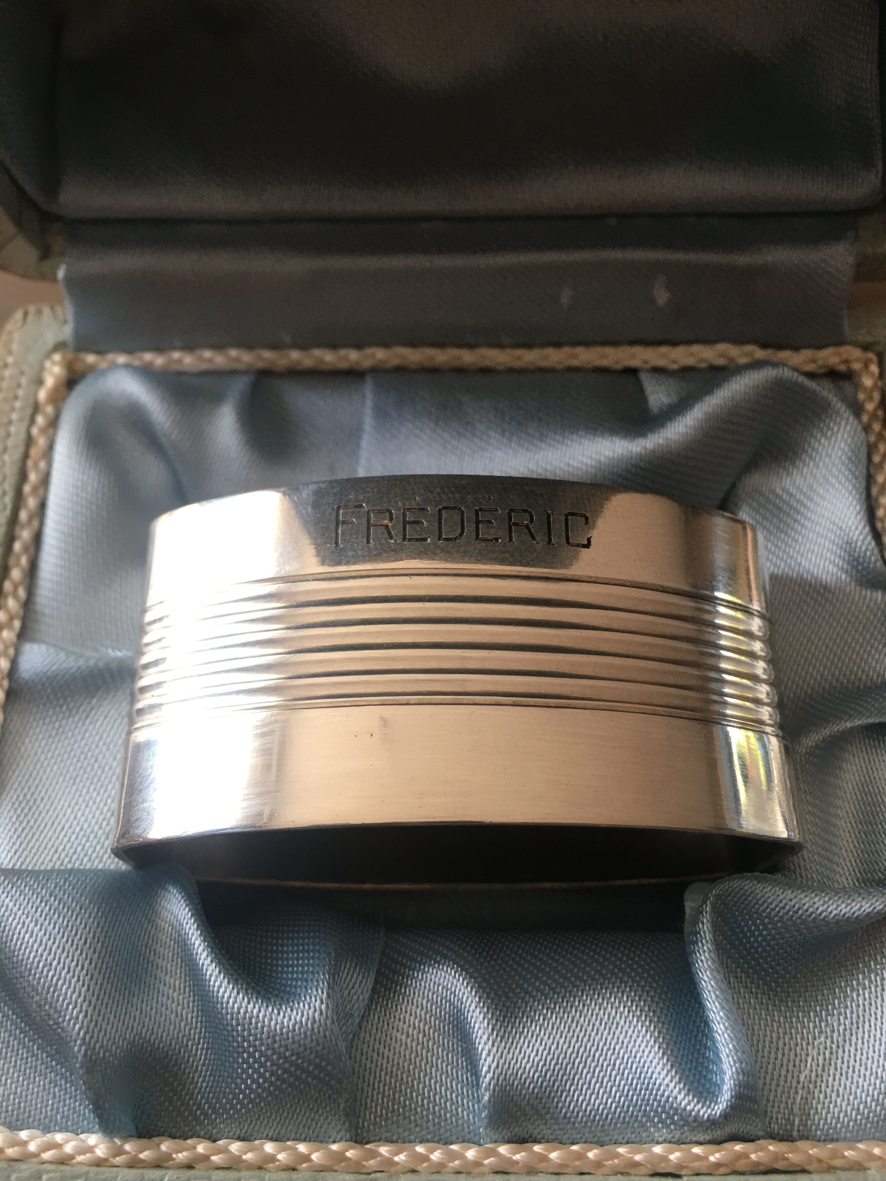 Silver metal towel round "Frédéric"