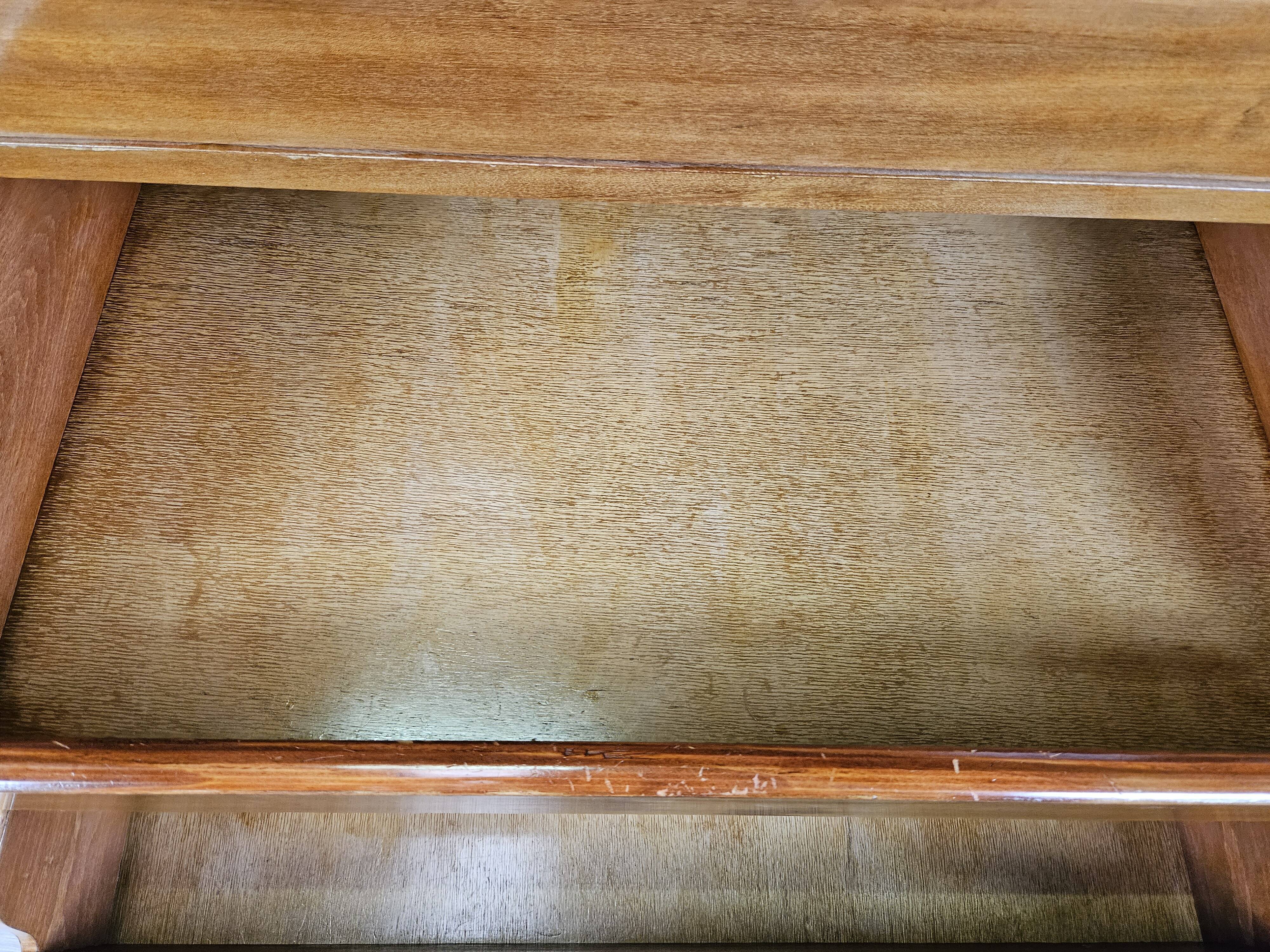 Art decò sideboard in thuja and walnut