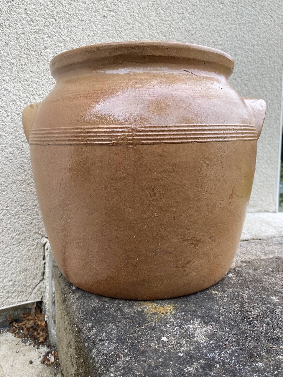 Brown stoneware jar pot