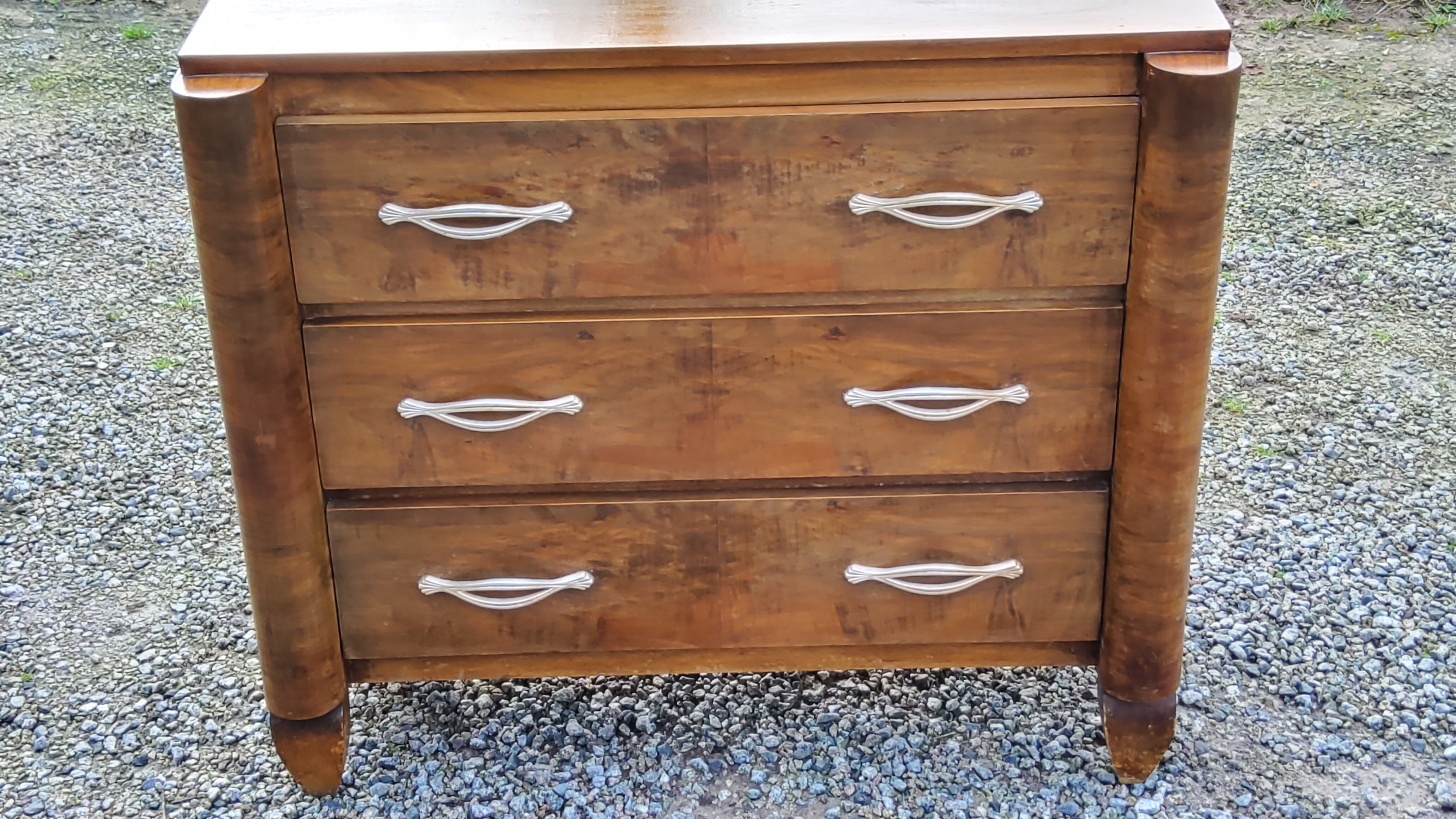 Art Deco chest of drawers from the 30s-40s in walnut 3 drawers