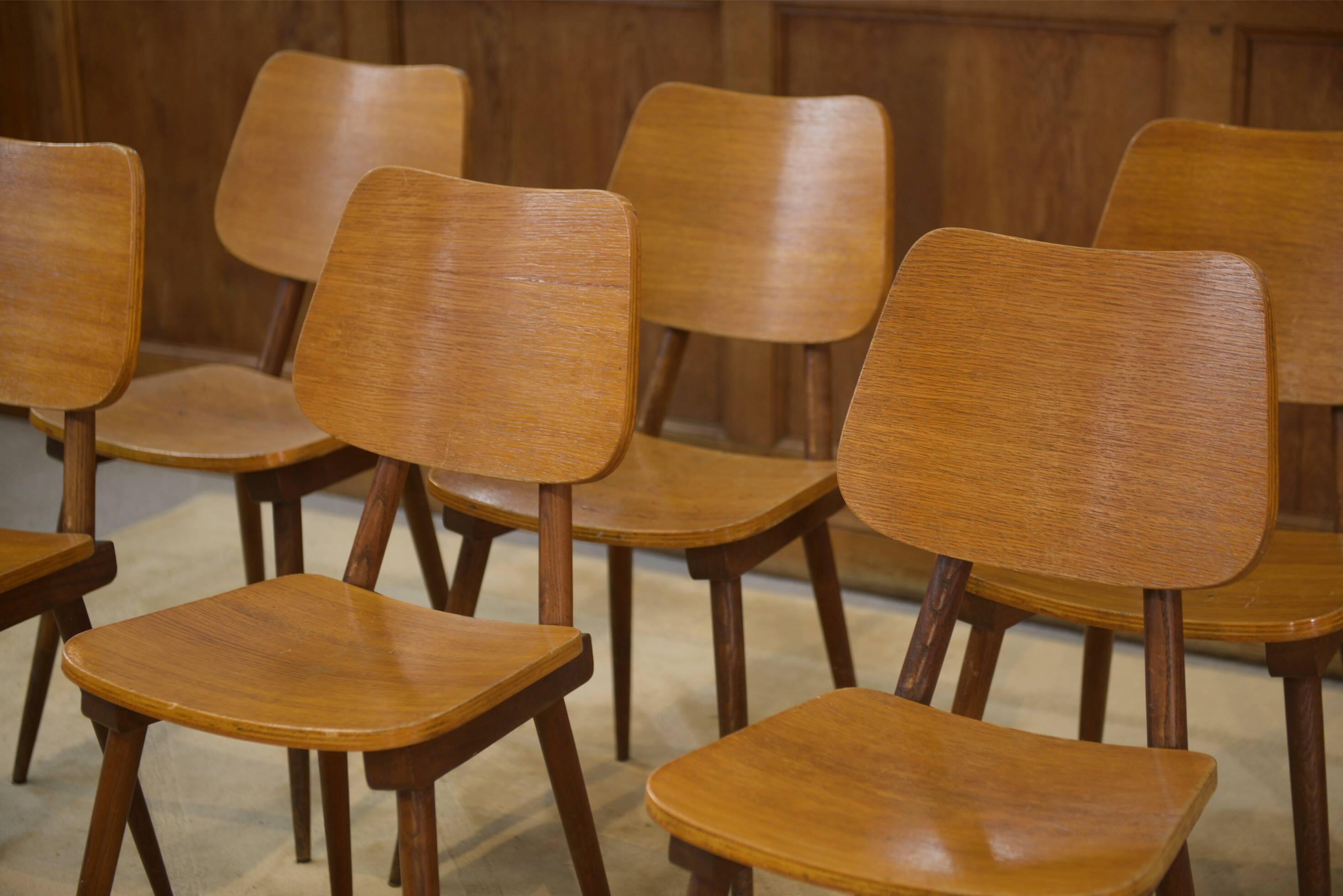 Set of 6 oak chairs from the 1960s.