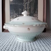 Soup tureen