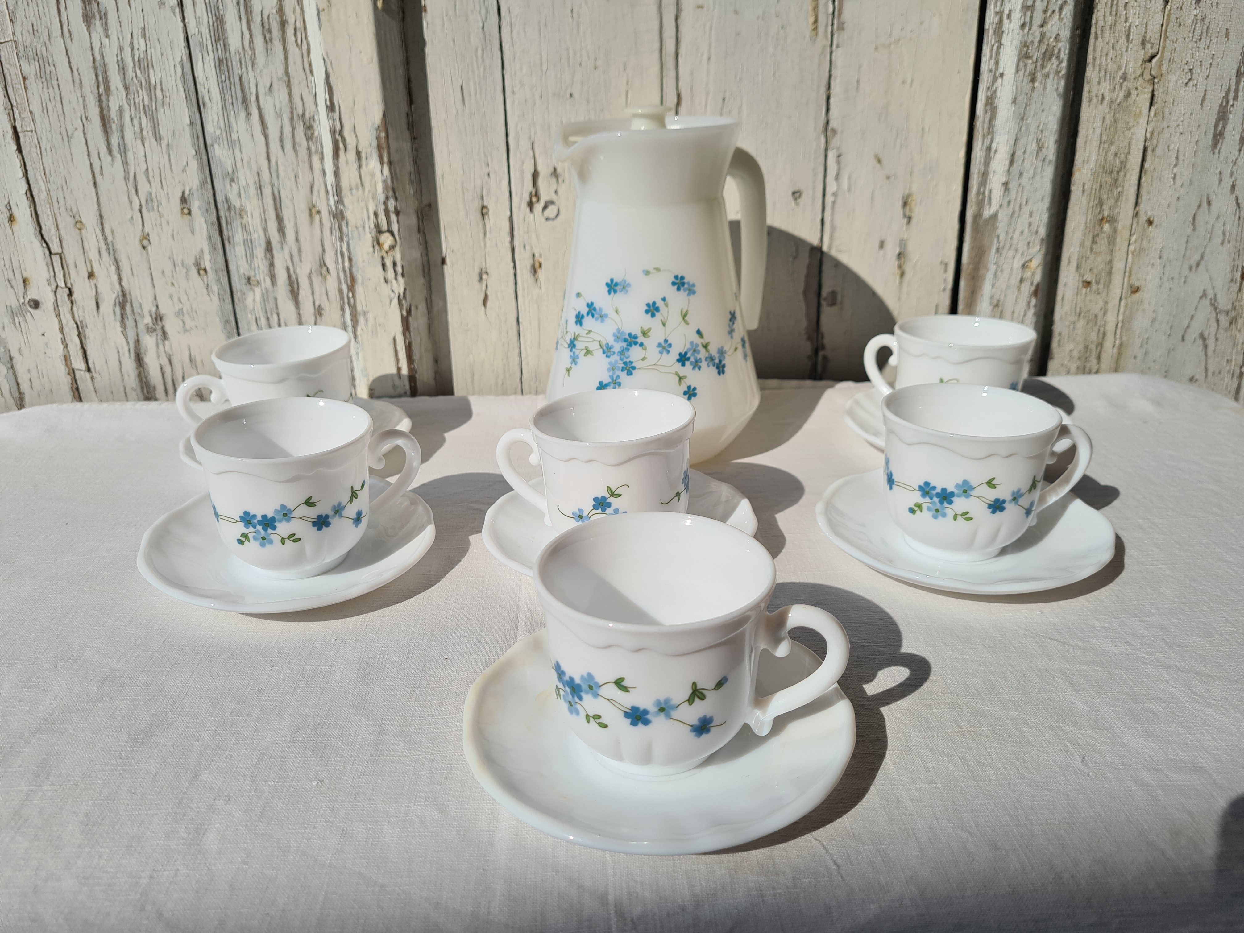 Arcopal forget-me-not Veronica and pourer cups