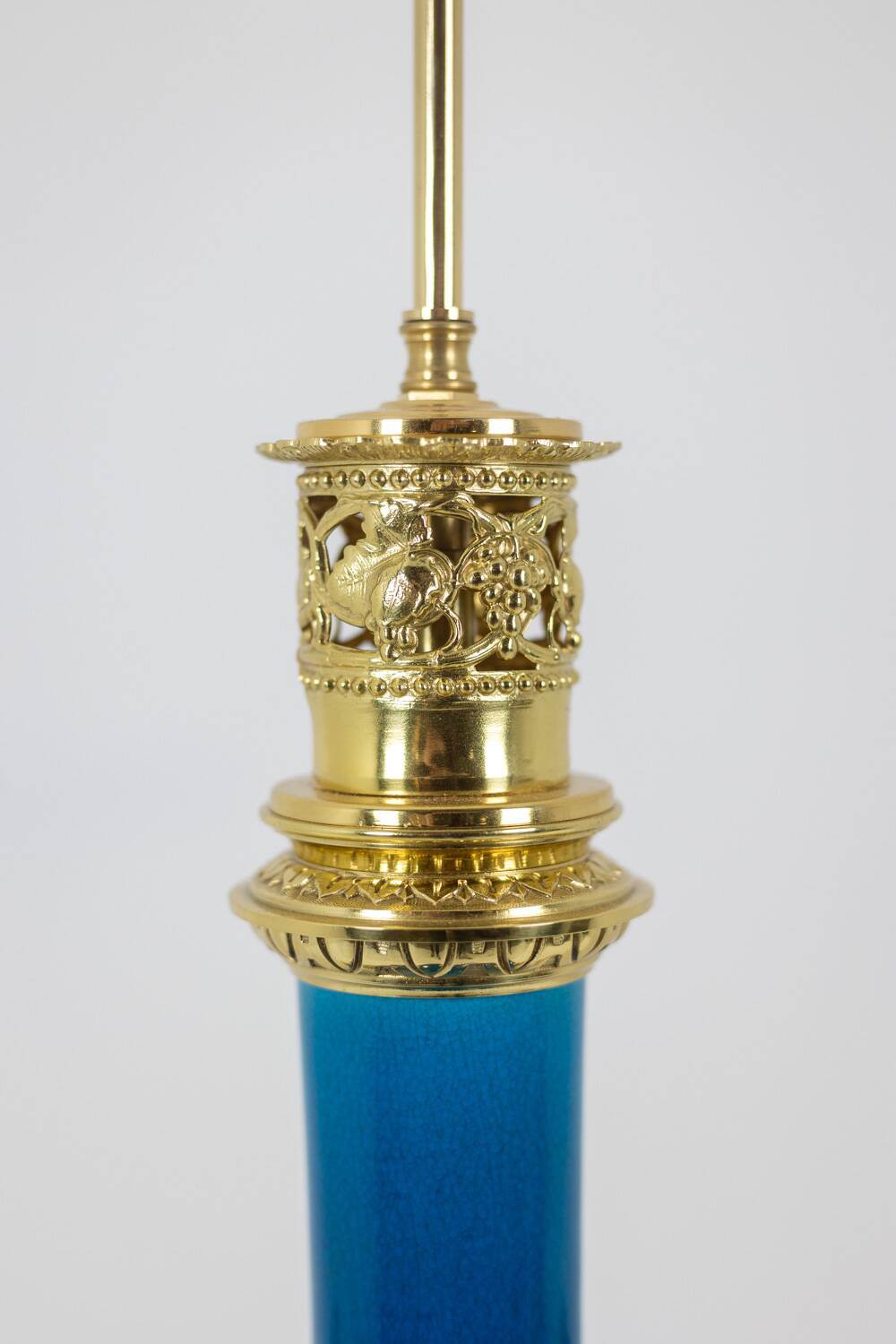 Lamp with handles in blue porcelain and gilded bronze. Circa 1880.