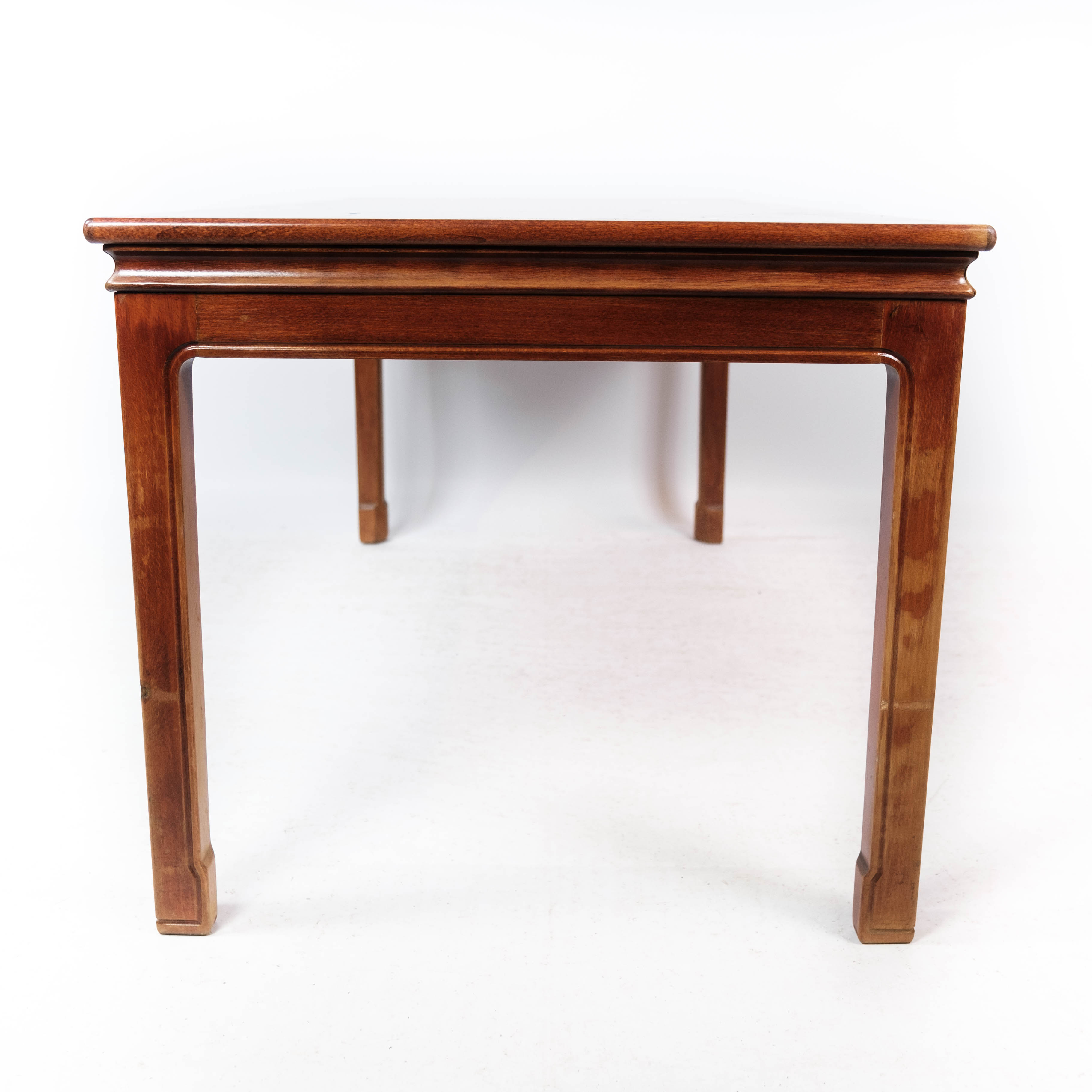 Coffee table in light mahogany of Danish design from the 1960s