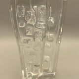 Vase en cristal épais Daum. Décor sculpté forme moderniste. 1960 - 70