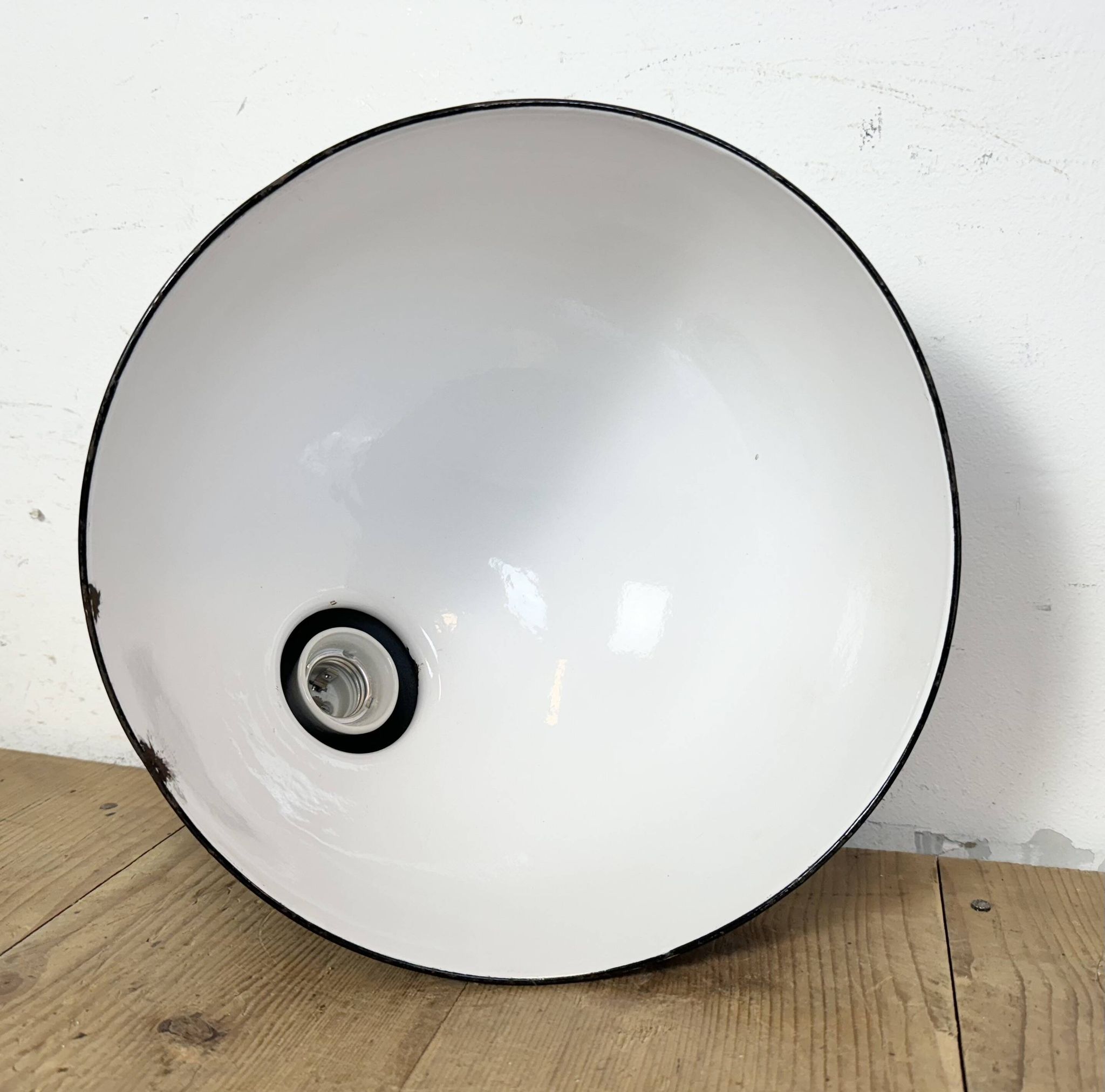 Lampe à suspension industrielle en émail gris, années 1960