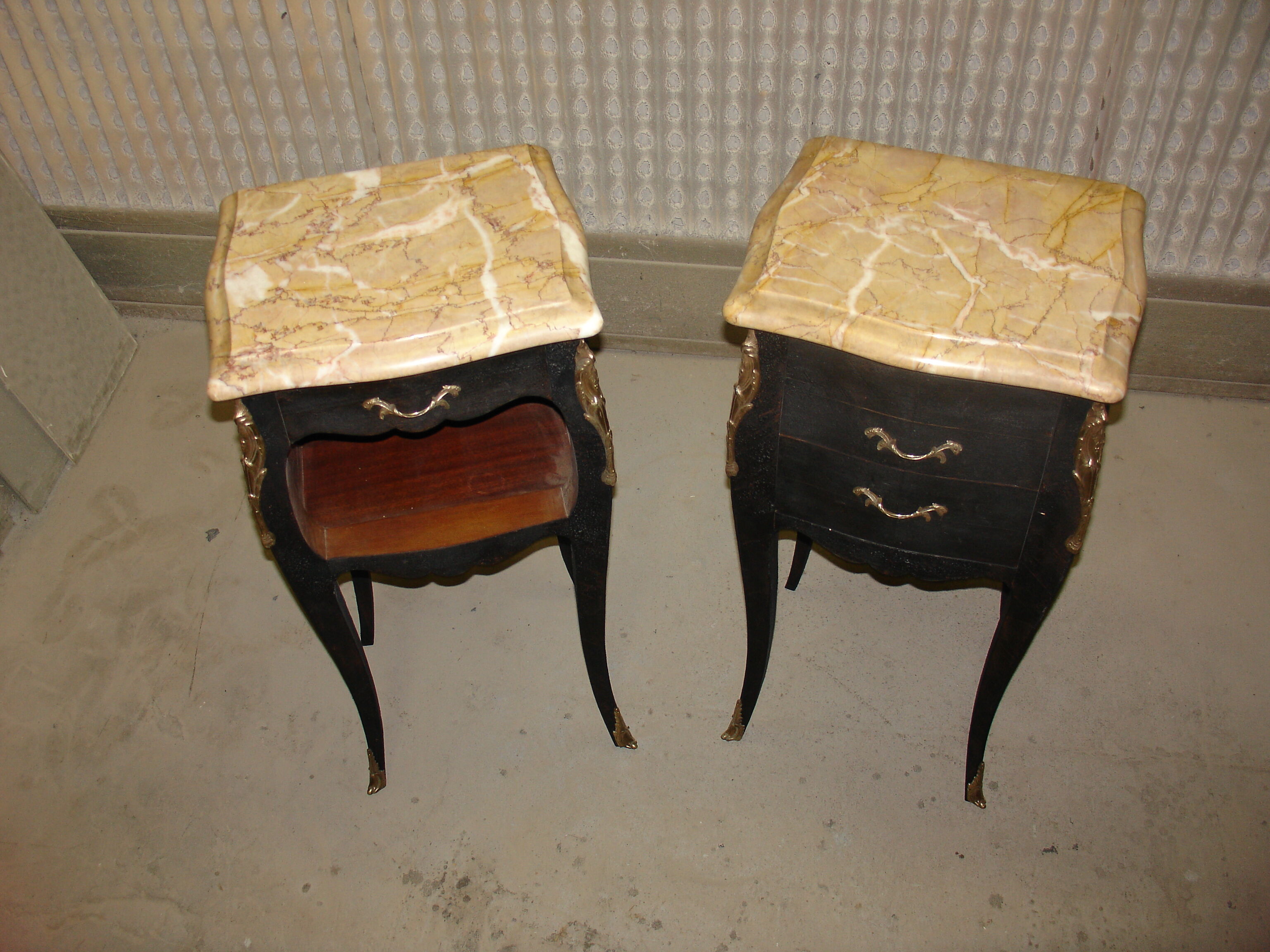 Paire de chevets de style Louis XV relooking Shou sugi ban