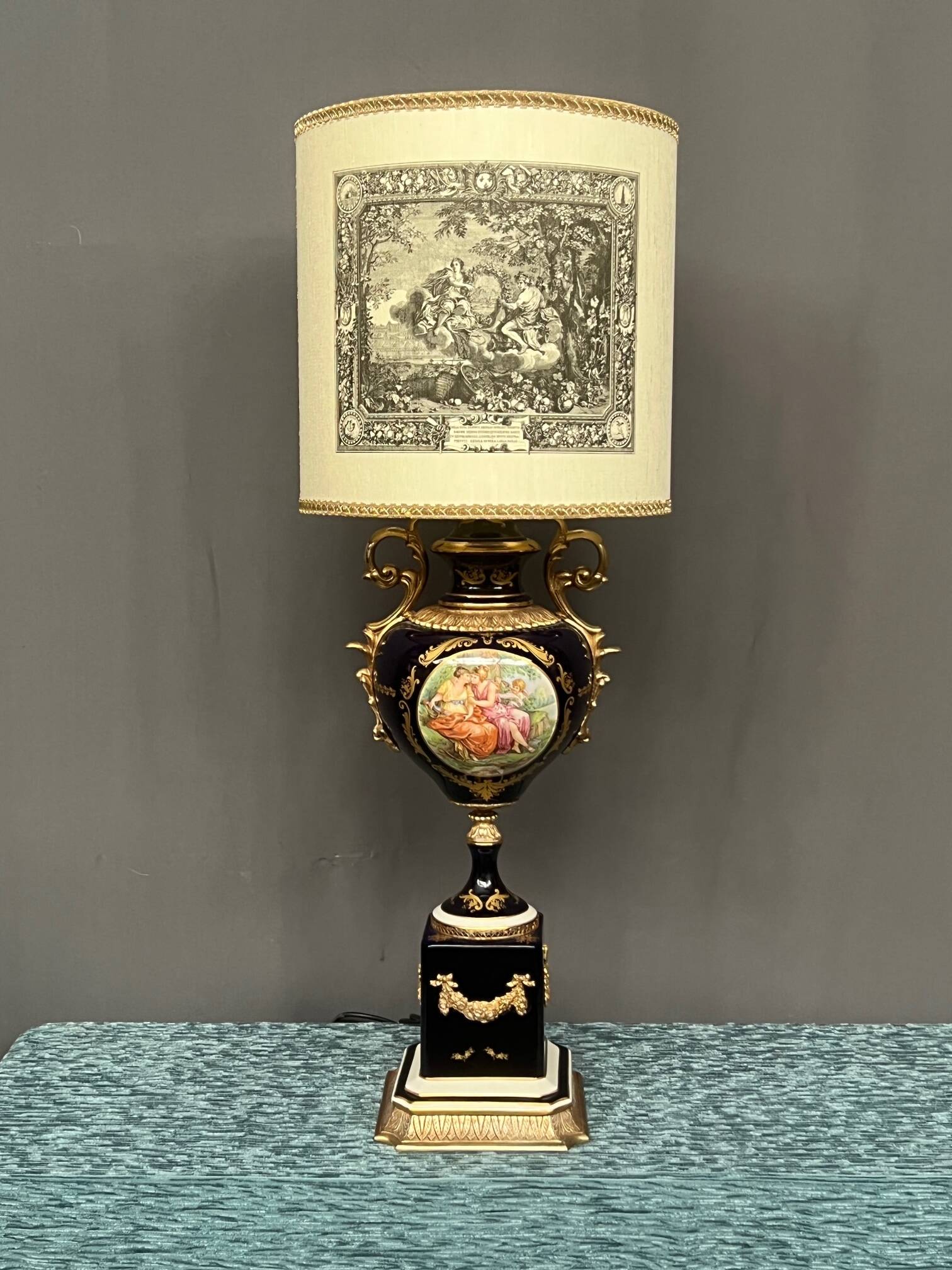 Limoges. Grande lampe de table.