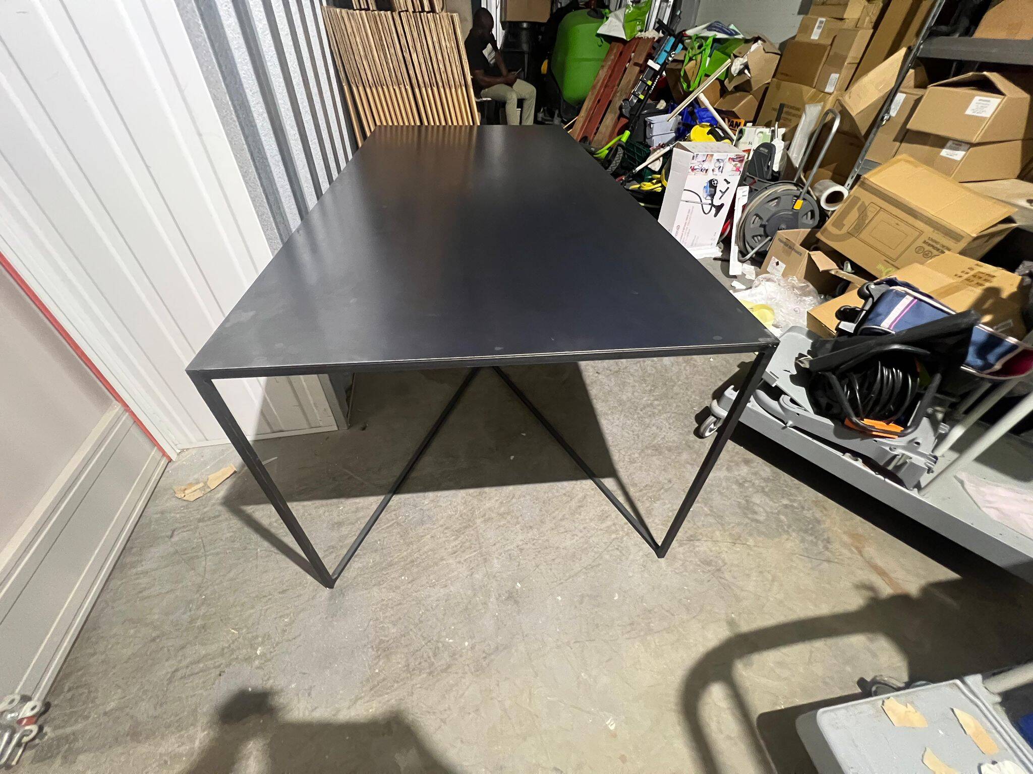 XIRA Caravan metal dining table