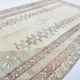 Tapis turc à motifs floraux beiges Oushak, référence 3085