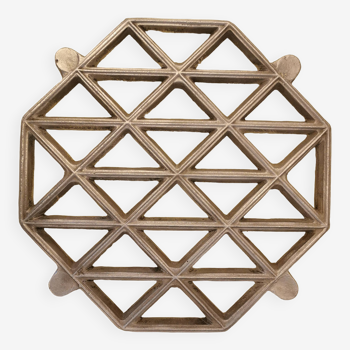 Cast aluminum trivet