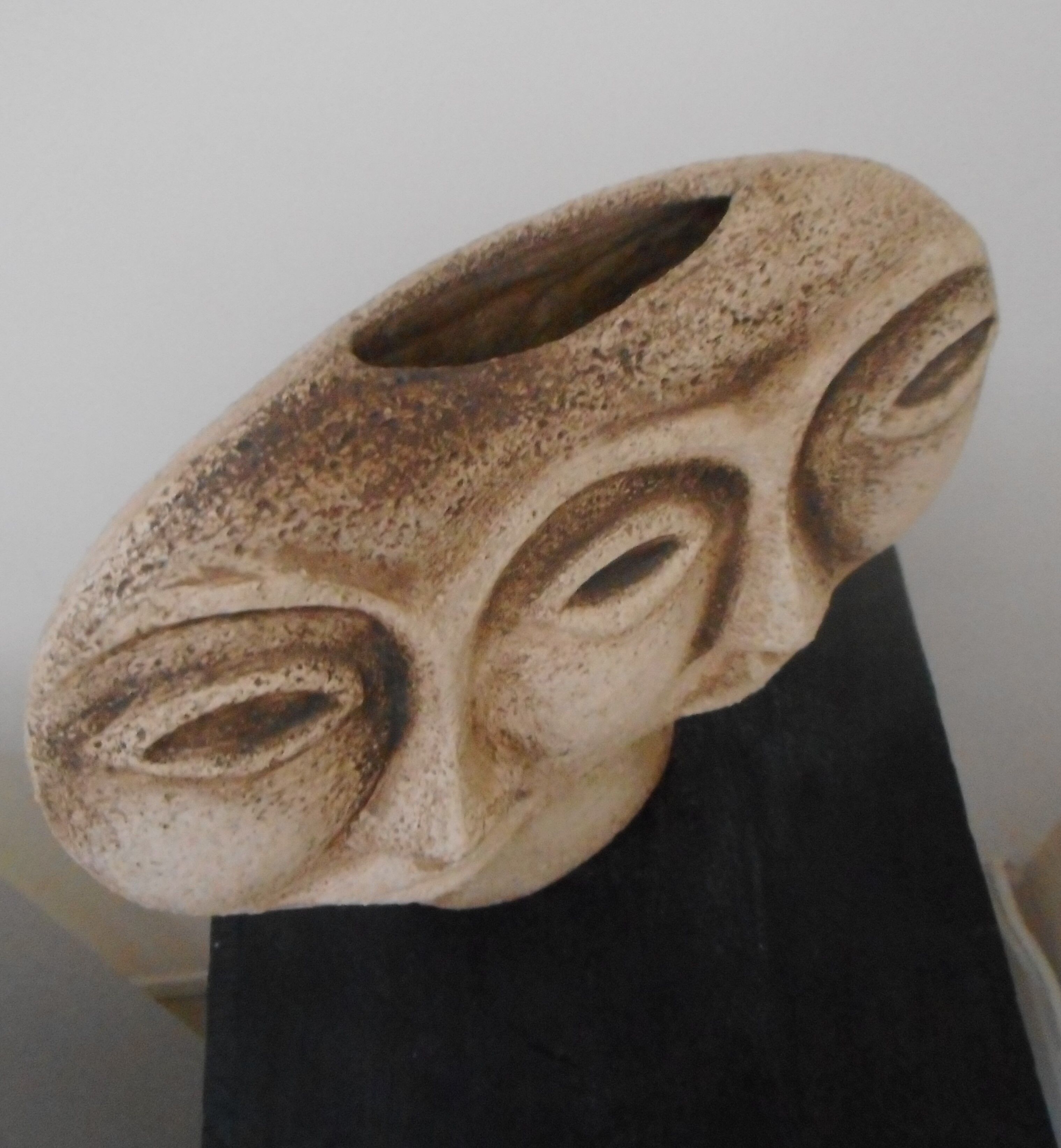 Double antropomorph stone vase