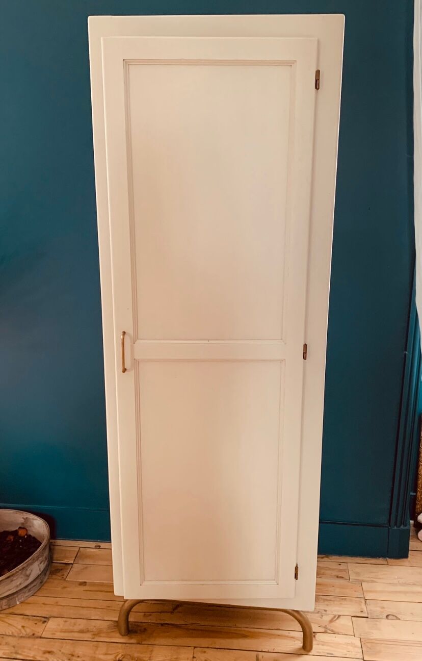 Boarding locker room