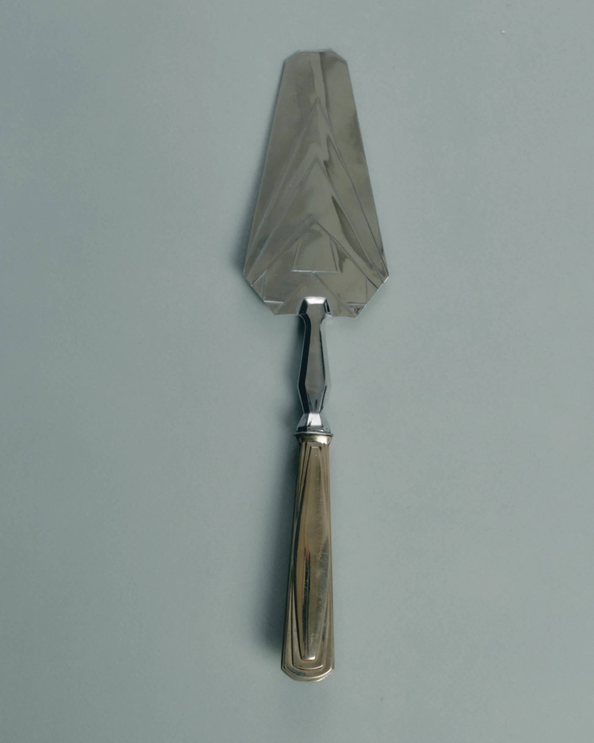 Art Deco silver-plated metal serving scoop, 1930s