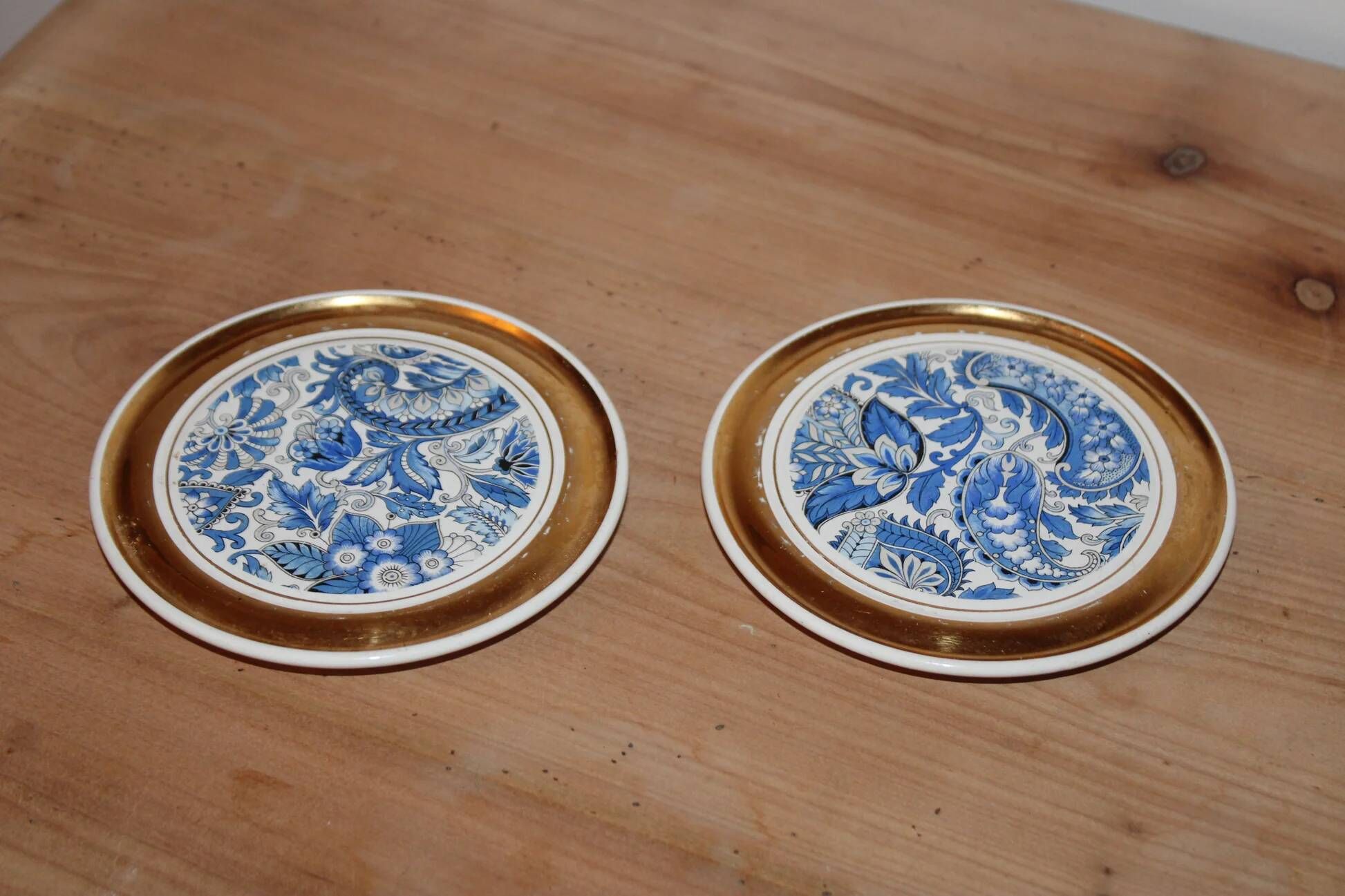 Set of 2 vintage ceramic coasters – Blue floral design and gilding – Made in France