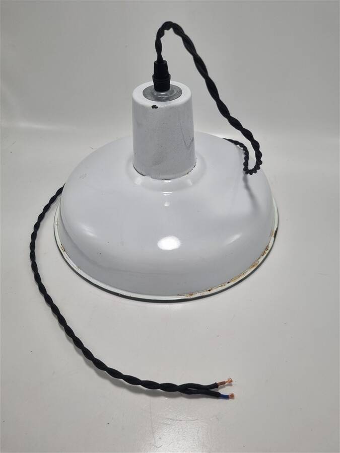 White enamelled sheet metal suspension