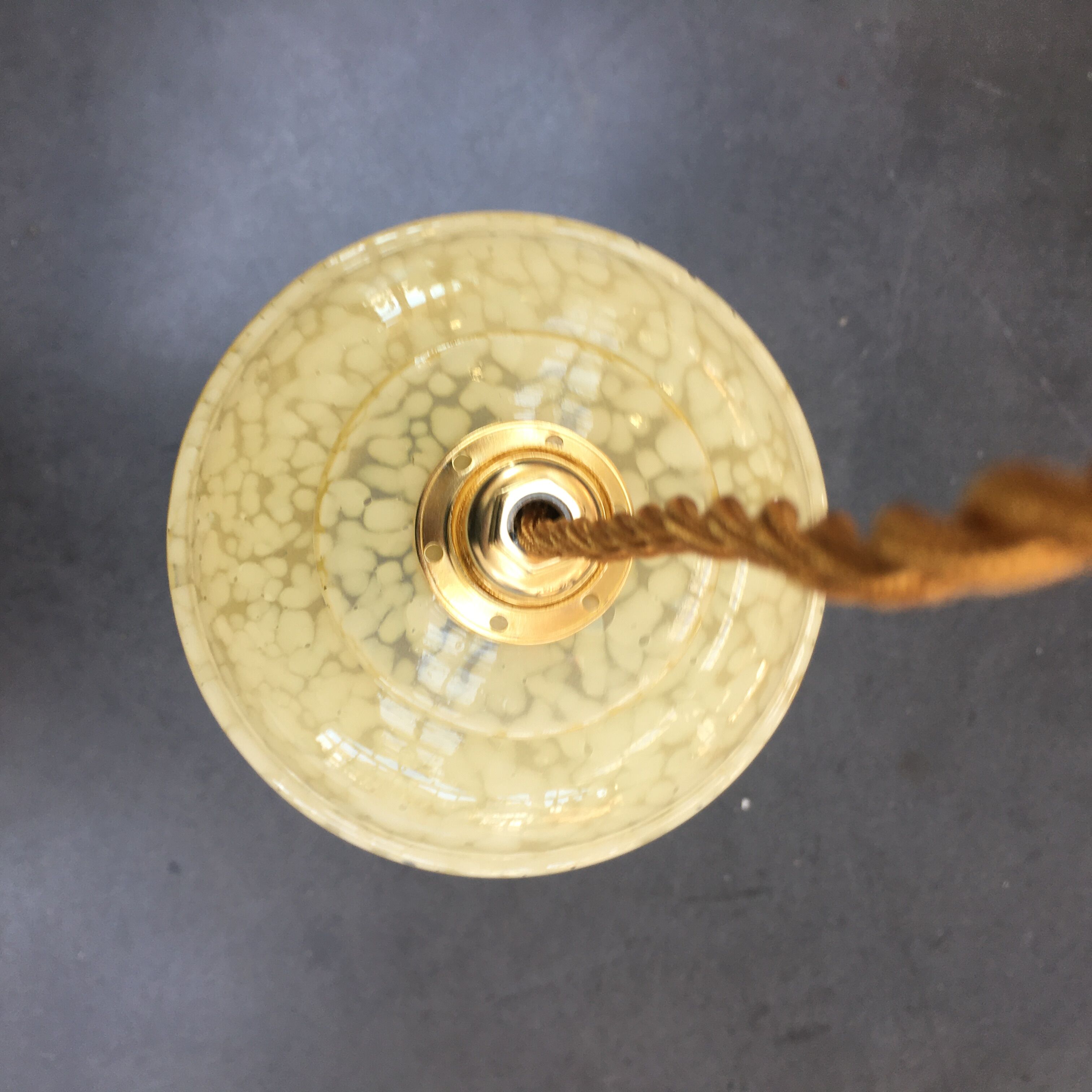 Pale yellow Clichy glass suspension