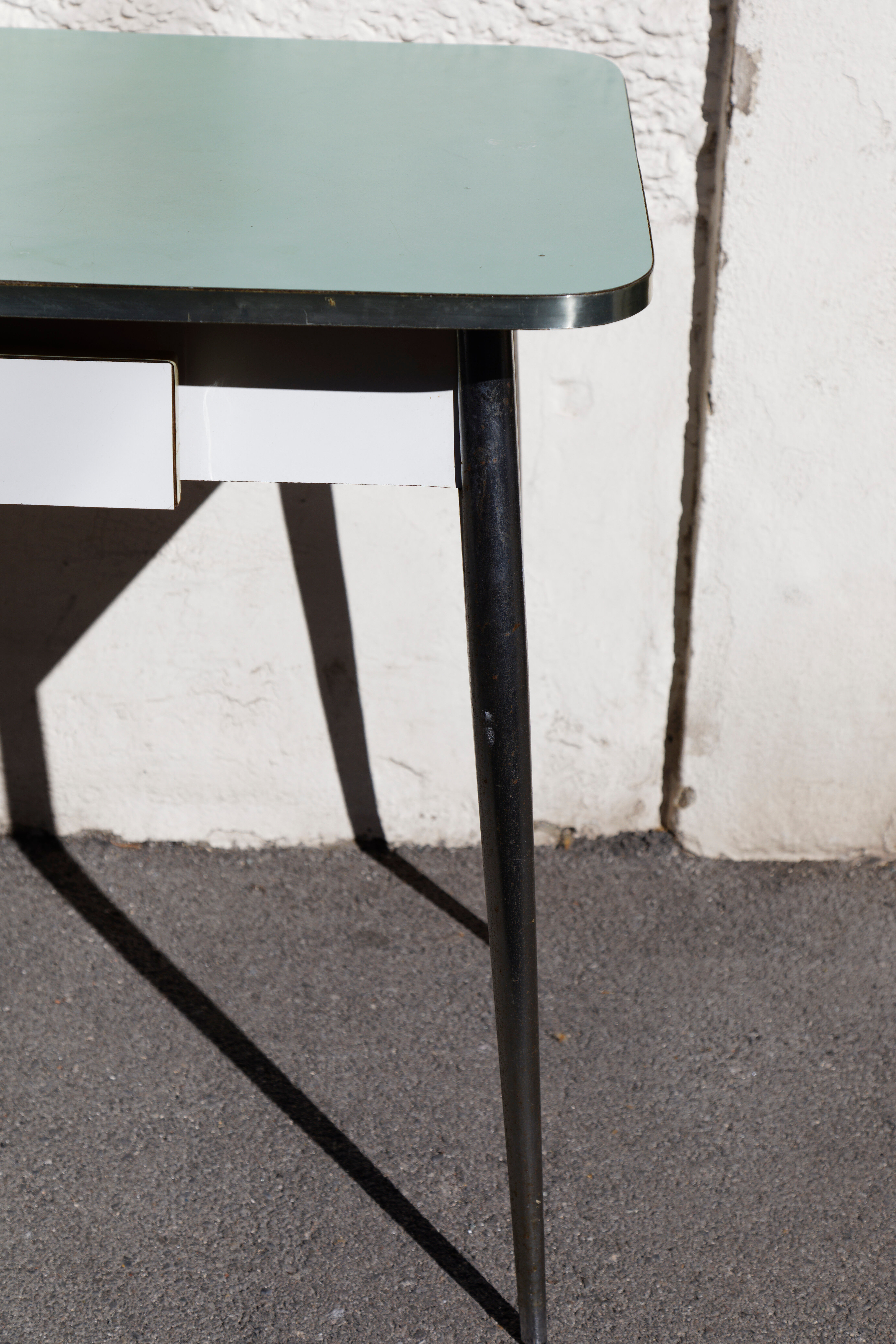 Water green formica table