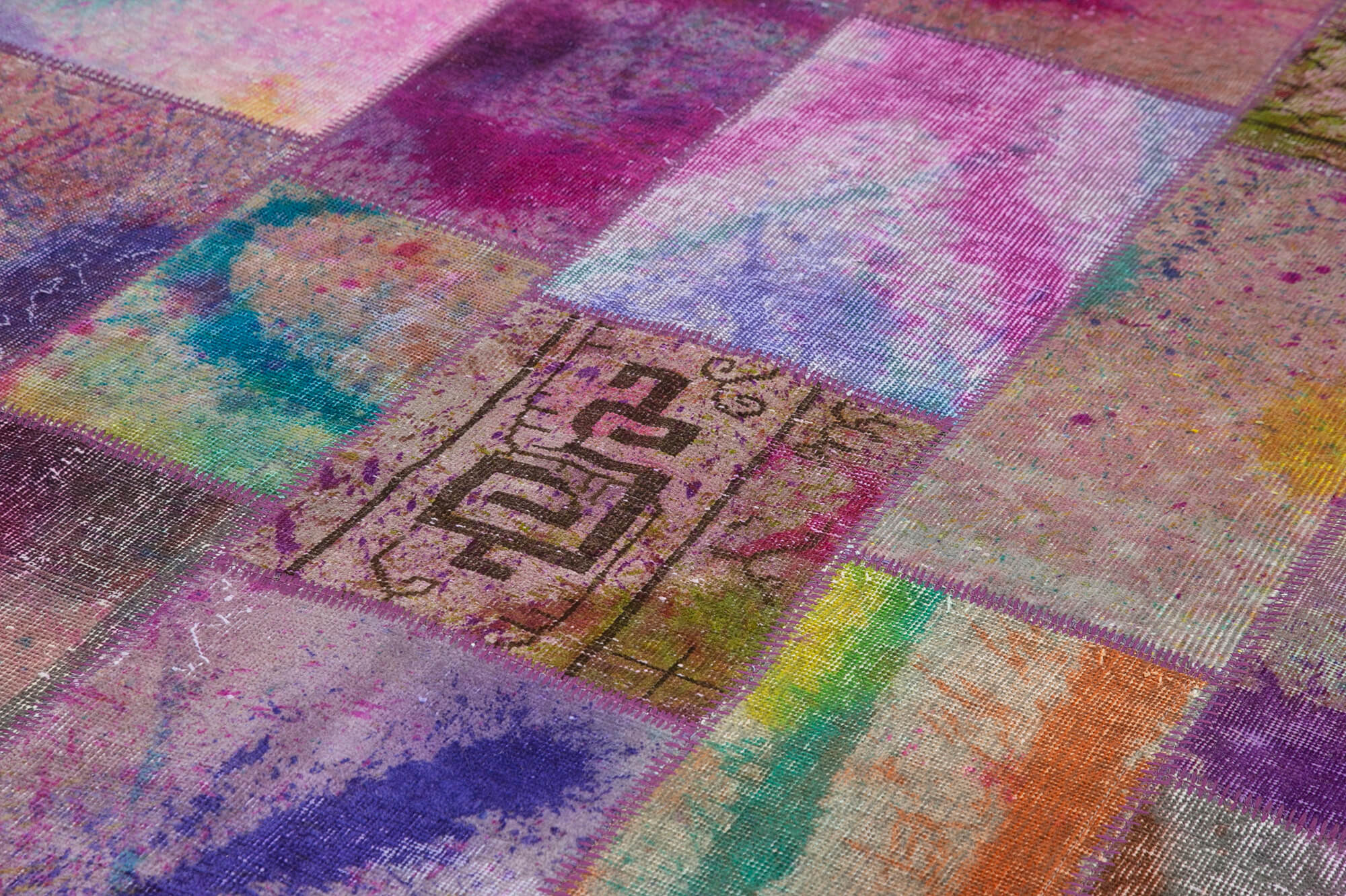 Handmade oriental contemporary 198 cm x 302 cm multicolor patchwork carpet