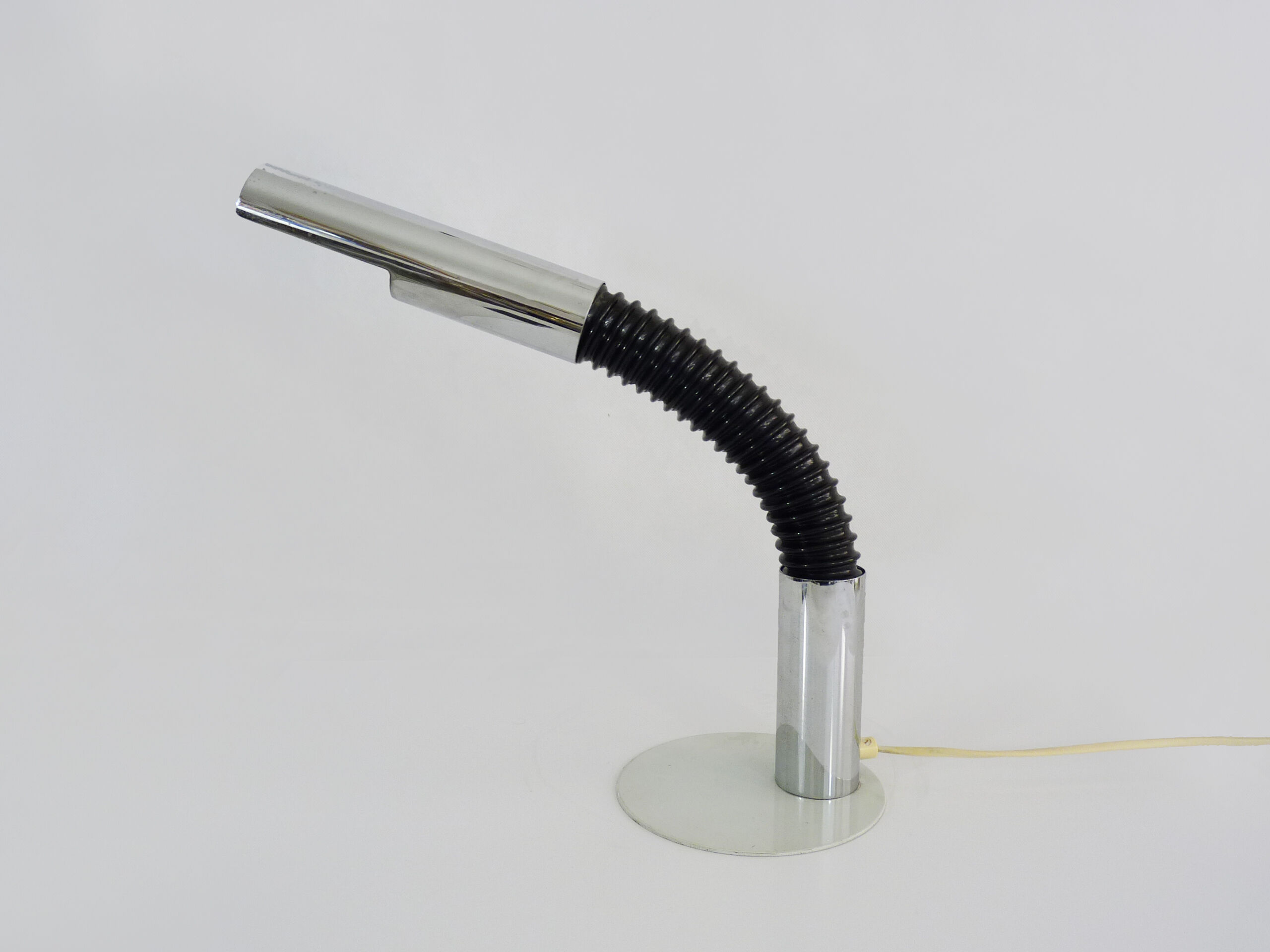 Italian flexible desk lamp Targetti Sankey by E Belinni chrome metal. Year 70
