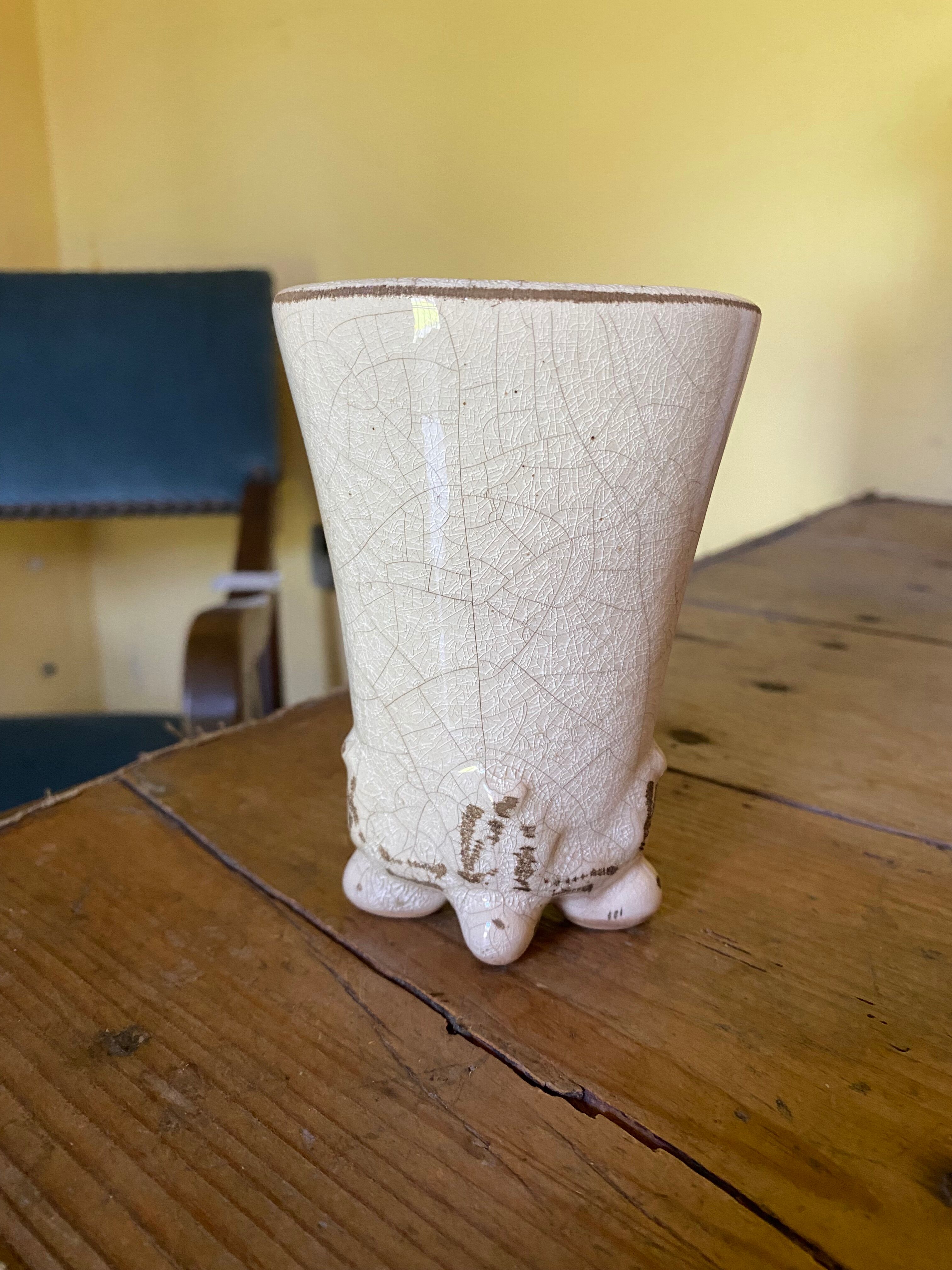 Small vase on legs