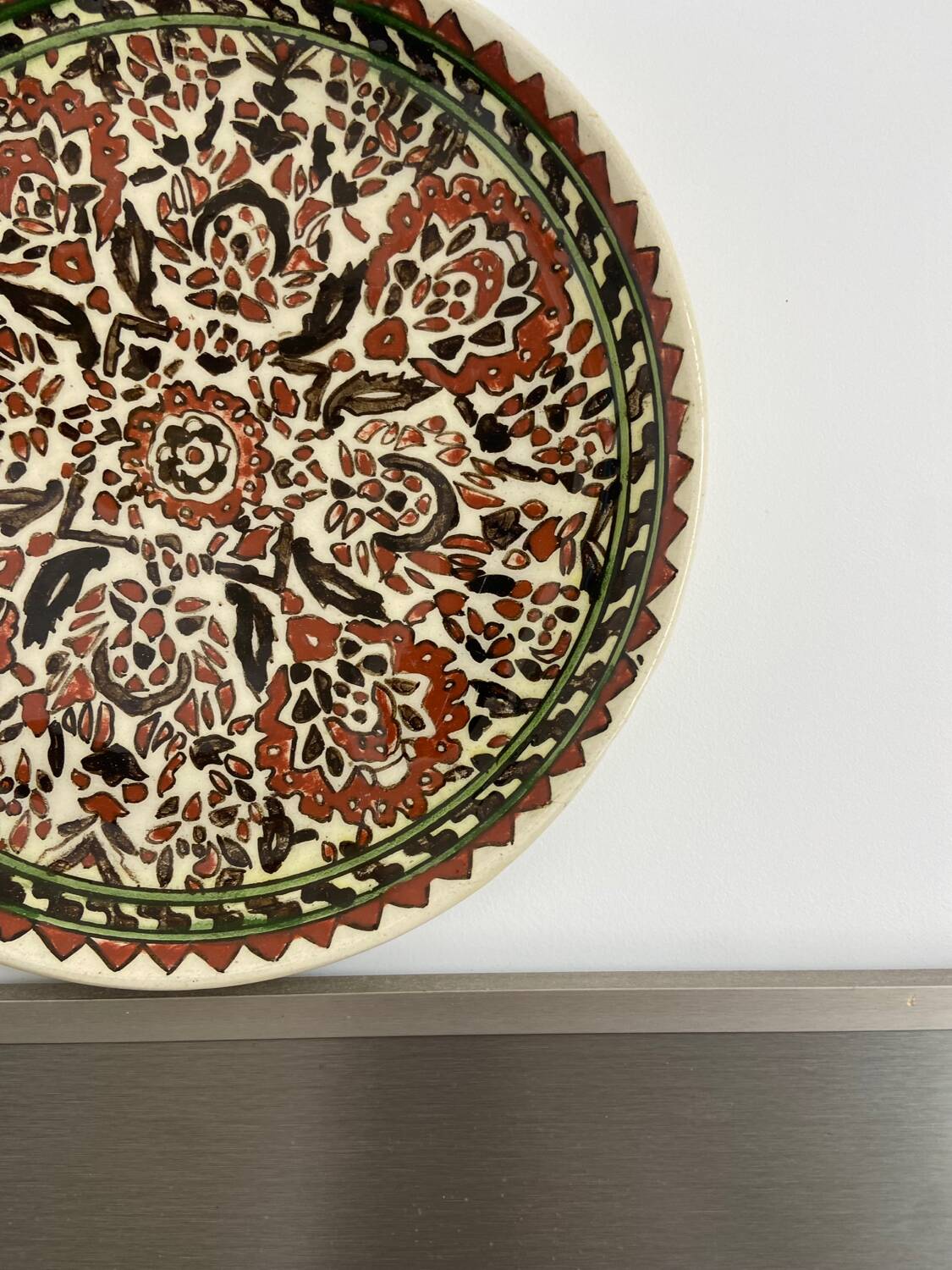 Assiette décorative en céramique